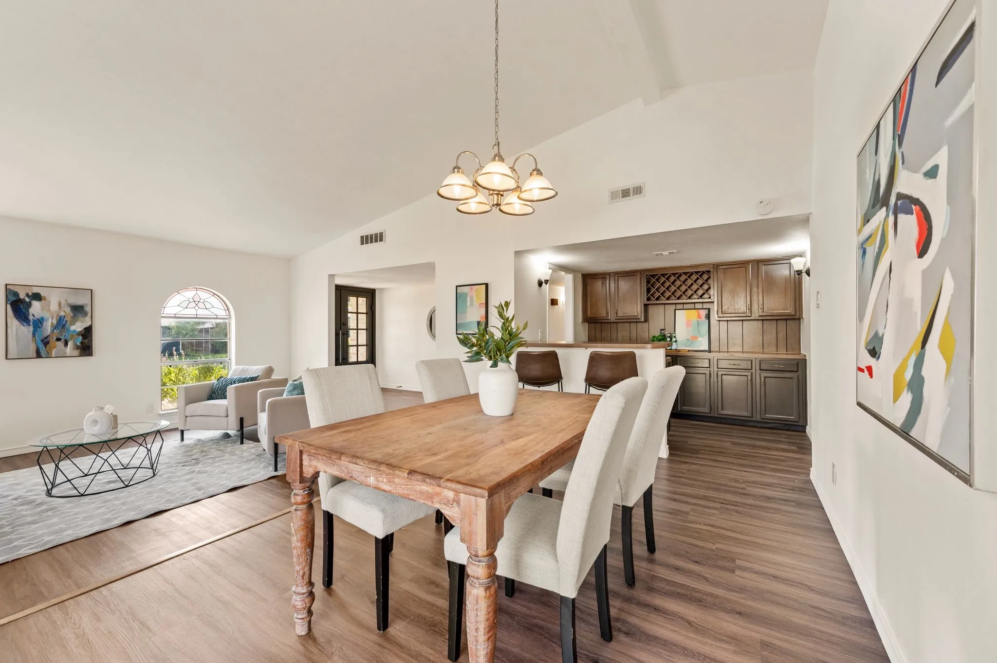Single Family Residence For Sale in Denton County , 1905 Castille Drive, Carrollton, Texas 75007, 4 Bedroom, 2 Bathroom, 2 Garage spaces, 2,111 Sqft, built in 1974, mls#21388870, Real Estate Agent in Carrollton, Homes For Sale in Denton county, Homes For Sale in Carrollton, Realtor in Carrollton Texas, Real Estate Brokerage Independent Realty Texas, Luminita Cordes Realtor