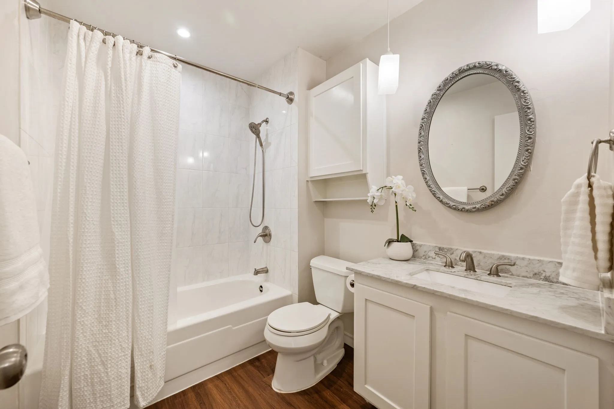 Single Family Residence For Sale in Denton County , 1905 Castille Drive, Carrollton, Texas 75007, 4 Bedroom, 2 Bathroom, 2 Garage spaces, 2,111 Sqft, built in 1974, mls#21388870, Real Estate Agent in Carrollton, Homes For Sale in Denton county, Homes For Sale in Carrollton, Realtor in Carrollton Texas, Real Estate Brokerage Independent Realty Texas, Luminita Cordes Realtor