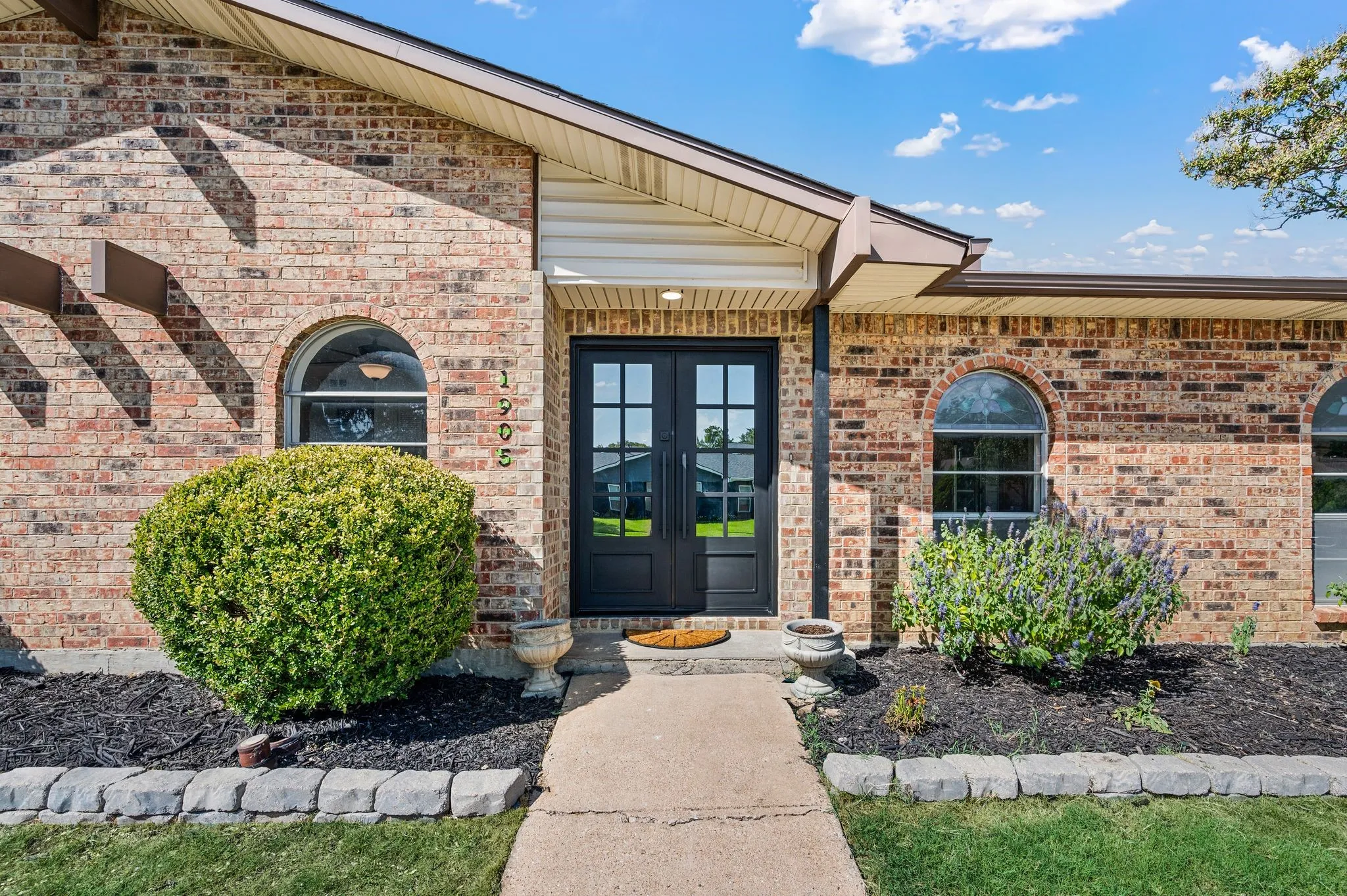 Single Family Residence For Sale in Denton County , 1905 Castille Drive, Carrollton, Texas 75007, 4 Bedroom, 2 Bathroom, 2 Garage spaces, 2,111 Sqft, built in 1974, mls#21388870, Real Estate Agent in Carrollton, Homes For Sale in Denton county, Homes For Sale in Carrollton, Realtor in Carrollton Texas, Real Estate Brokerage Independent Realty Texas, Luminita Cordes Realtor