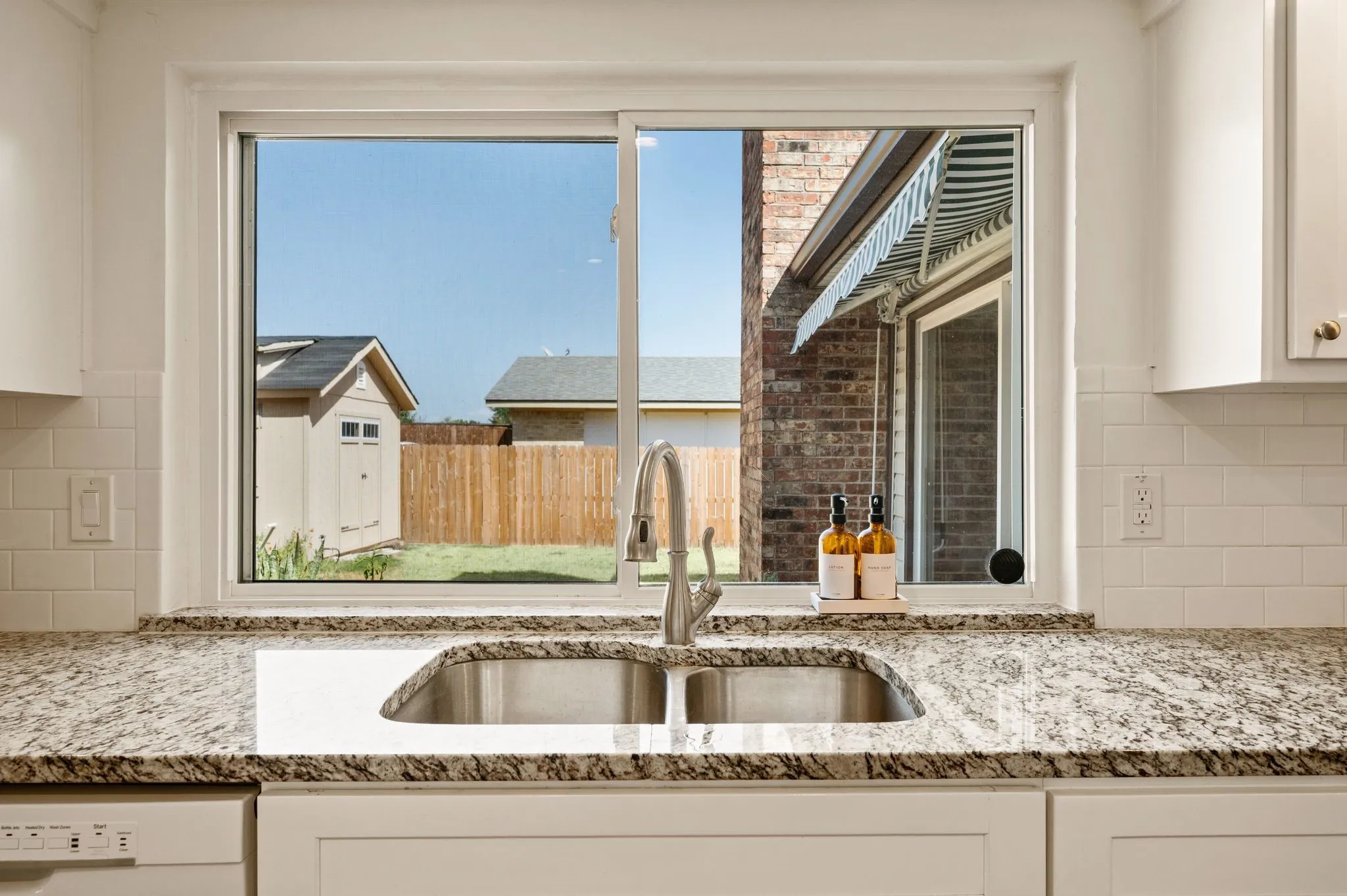 Single Family Residence For Sale in Denton County , 1905 Castille Drive, Carrollton, Texas 75007, 4 Bedroom, 2 Bathroom, 2 Garage spaces, 2,111 Sqft, built in 1974, mls#21388870, Real Estate Agent in Carrollton, Homes For Sale in Denton county, Homes For Sale in Carrollton, Realtor in Carrollton Texas, Real Estate Brokerage Independent Realty Texas, Luminita Cordes Realtor