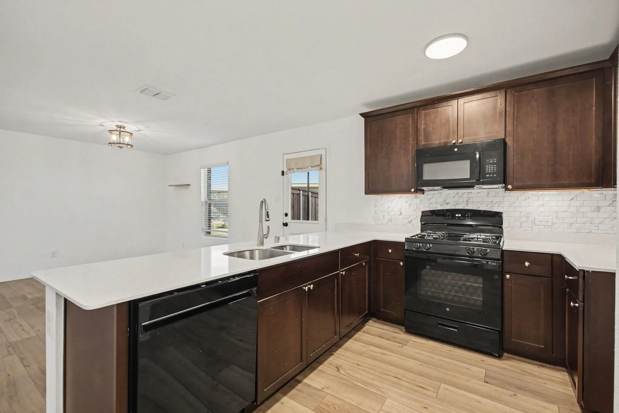 Single Family Residence For Sale in Denton County , 3001 Harper Street, Little Elm, Texas 75068, 3 Bedroom, 2 Bathroom, 2 Garage spaces, 1,500 Sqft, built in 2022, mls#21386737, Real Estate Agent in Little Elm, Homes For Sale in Denton county, Homes For Sale in Little Elm, Realtor in Little Elm Texas, Real Estate Brokerage Independent Realty Texas, Luminita Cordes Realtor