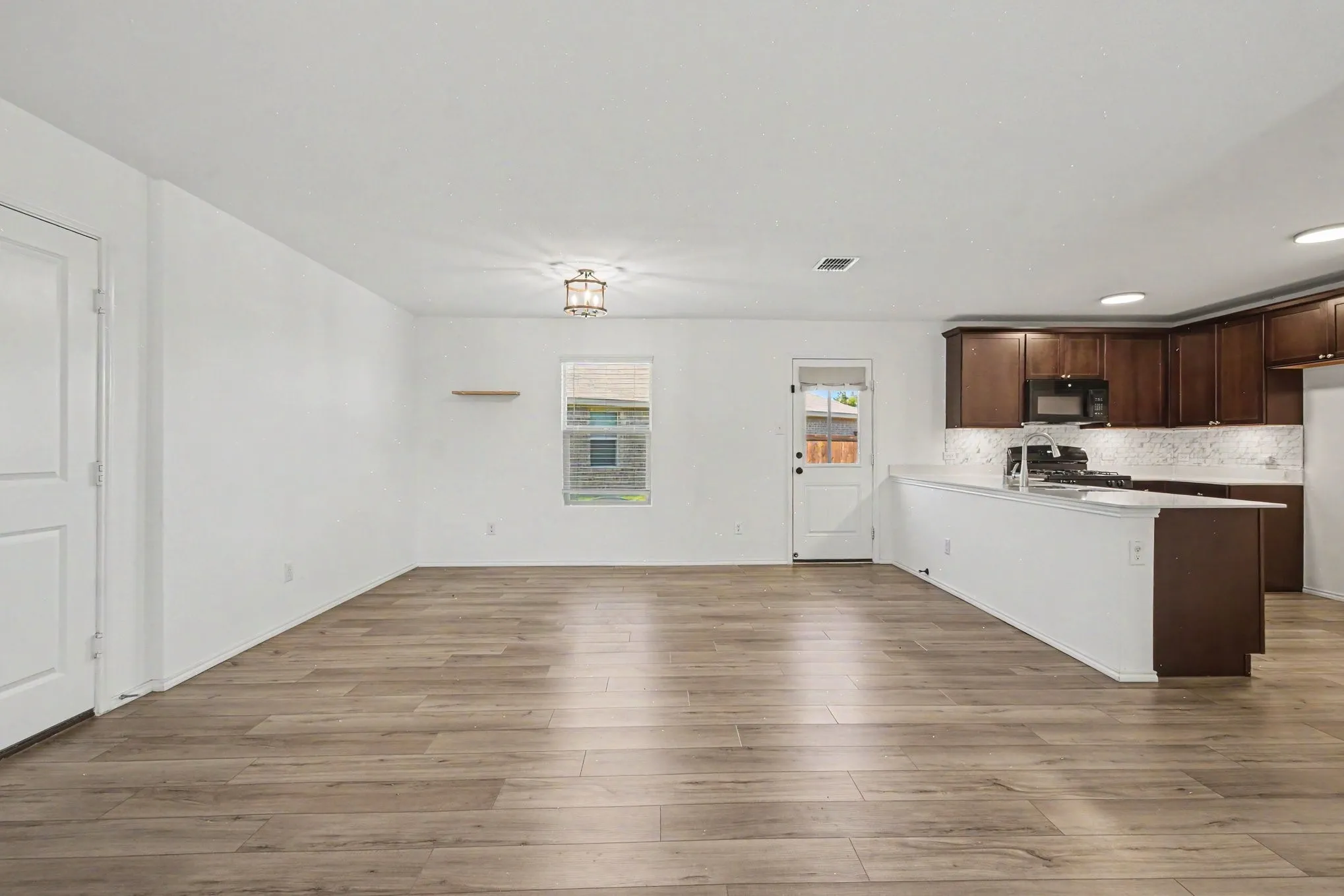 Single Family Residence For Sale in Denton County , 3001 Harper Street, Little Elm, Texas 75068, 3 Bedroom, 2 Bathroom, 2 Garage spaces, 1,500 Sqft, built in 2022, mls#21386737, Real Estate Agent in Little Elm, Homes For Sale in Denton county, Homes For Sale in Little Elm, Realtor in Little Elm Texas, Real Estate Brokerage Independent Realty Texas, Luminita Cordes Realtor