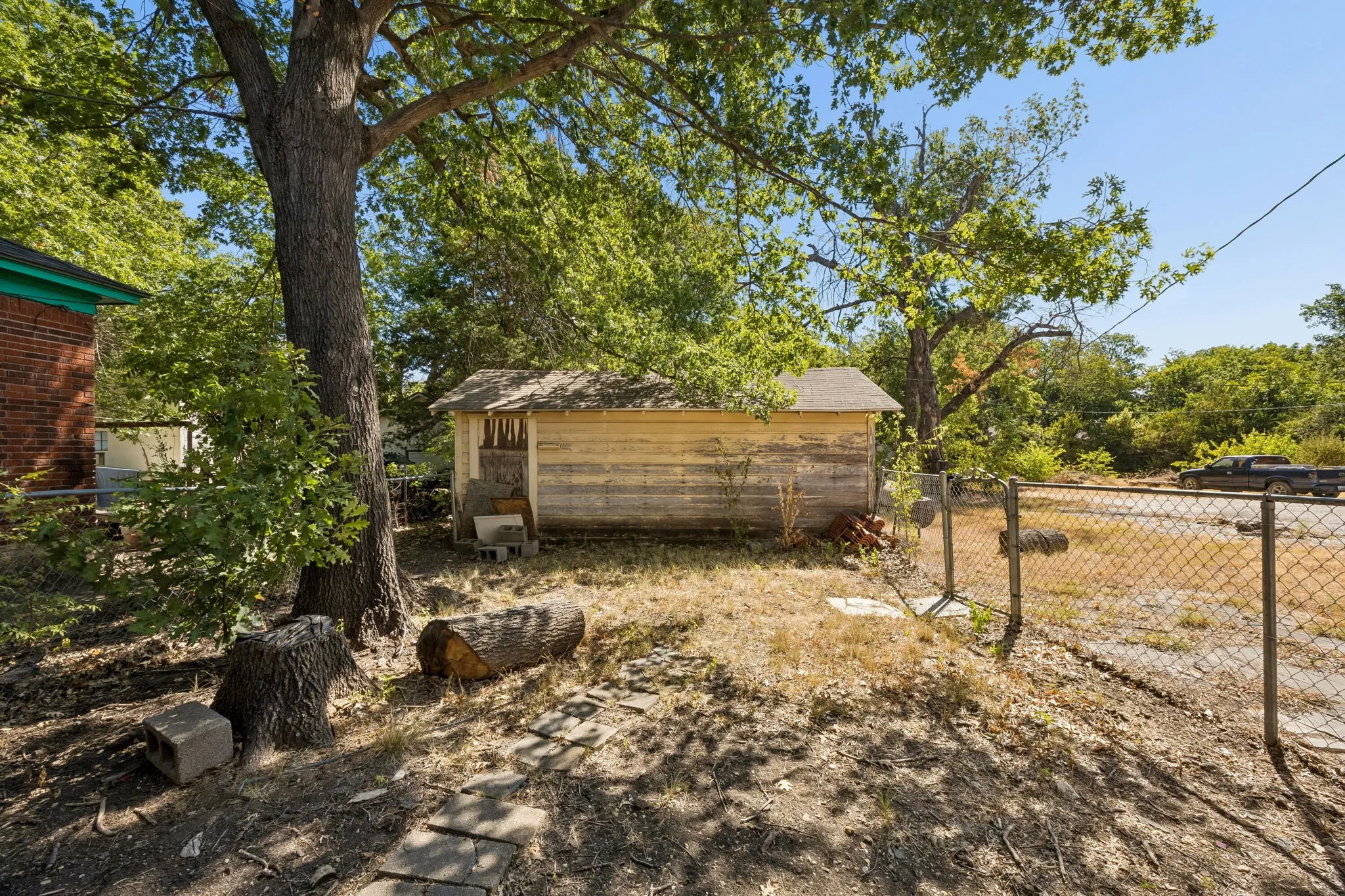 Single Family Residence For Sale in Dallas County , 1108 S Edgefield Avenue, Dallas, Texas 75208, 2 Bedroom, 1 Bathroom, Garage spaces, 1,123 Sqft, built in 1951, mls#21386100, Real Estate Agent in Dallas, Homes For Sale in Dallas county, Homes For Sale in Dallas, Realtor in Dallas Texas, Real Estate Brokerage Independent Realty Texas, Luminita Cordes Realtor