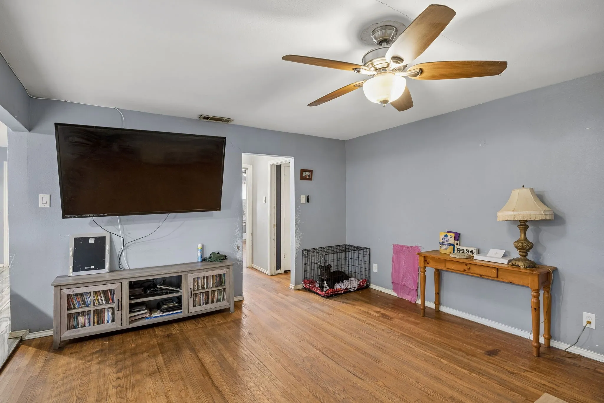 Single Family Residence For Sale in Dallas County , 1108 S Edgefield Avenue, Dallas, Texas 75208, 2 Bedroom, 1 Bathroom, Garage spaces, 1,123 Sqft, built in 1951, mls#21386100, Real Estate Agent in Dallas, Homes For Sale in Dallas county, Homes For Sale in Dallas, Realtor in Dallas Texas, Real Estate Brokerage Independent Realty Texas, Luminita Cordes Realtor