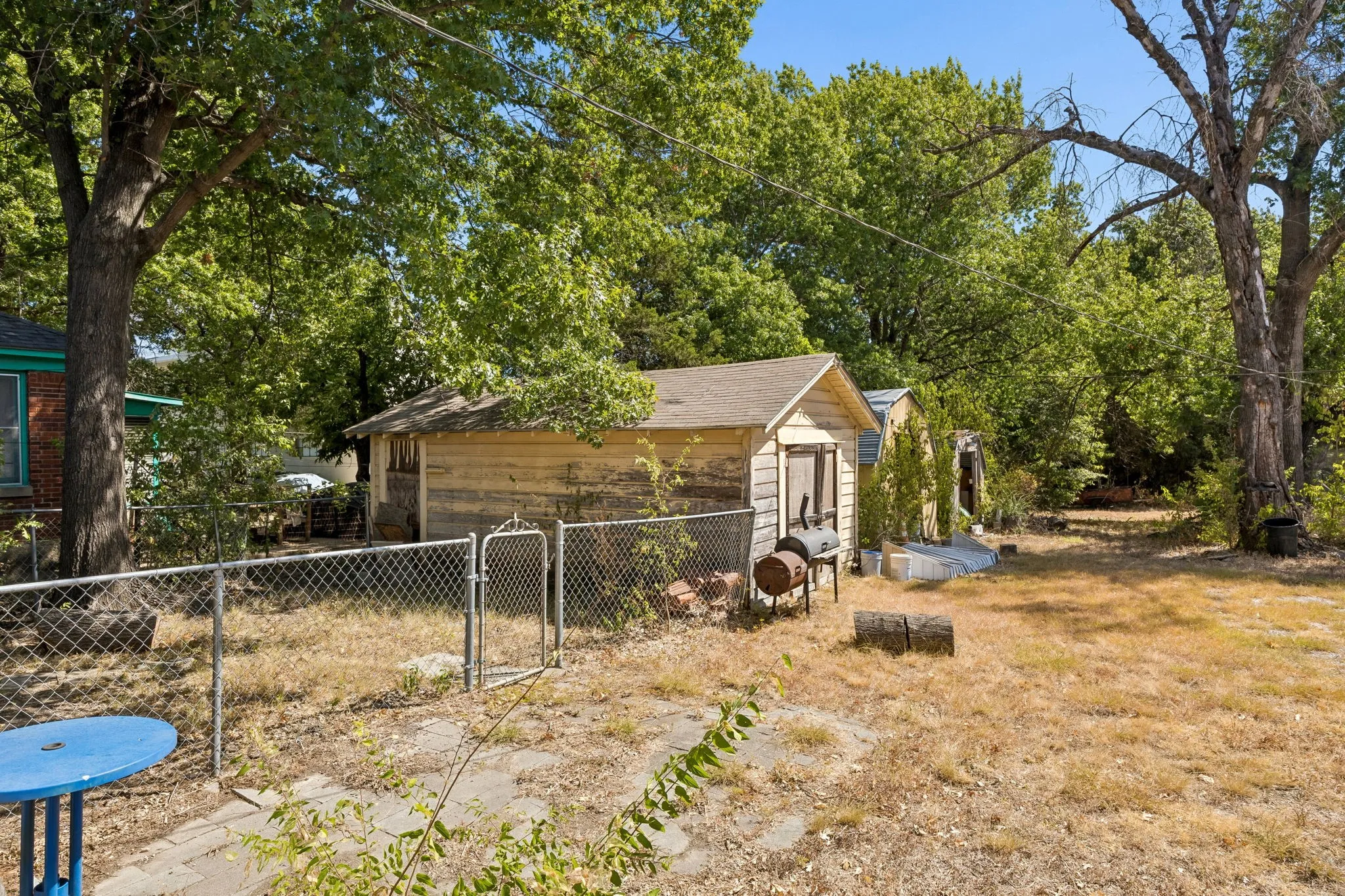 Single Family Residence For Sale in Dallas County , 1108 S Edgefield Avenue, Dallas, Texas 75208, 2 Bedroom, 1 Bathroom, Garage spaces, 1,123 Sqft, built in 1951, mls#21386100, Real Estate Agent in Dallas, Homes For Sale in Dallas county, Homes For Sale in Dallas, Realtor in Dallas Texas, Real Estate Brokerage Independent Realty Texas, Luminita Cordes Realtor