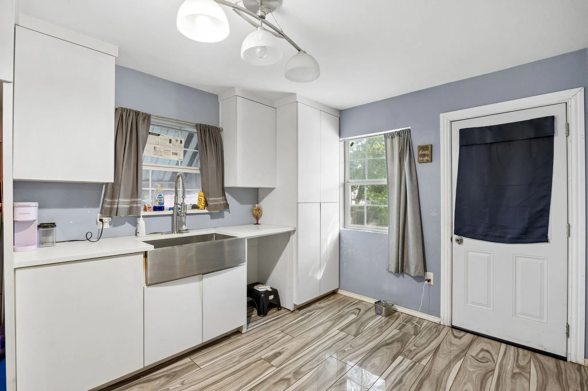Single Family Residence For Sale in Dallas County , 1108 S Edgefield Avenue, Dallas, Texas 75208, 2 Bedroom, 1 Bathroom, Garage spaces, 1,123 Sqft, built in 1951, mls#21386100, Real Estate Agent in Dallas, Homes For Sale in Dallas county, Homes For Sale in Dallas, Realtor in Dallas Texas, Real Estate Brokerage Independent Realty Texas, Luminita Cordes Realtor