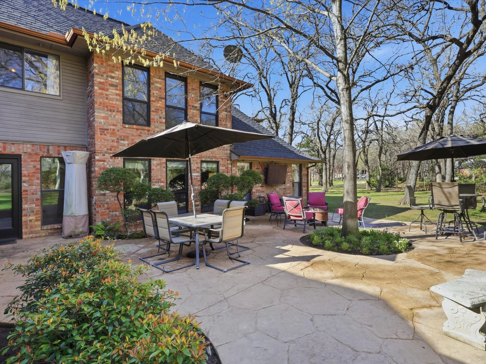 Large back yard perfect for BBQ's and gatherings