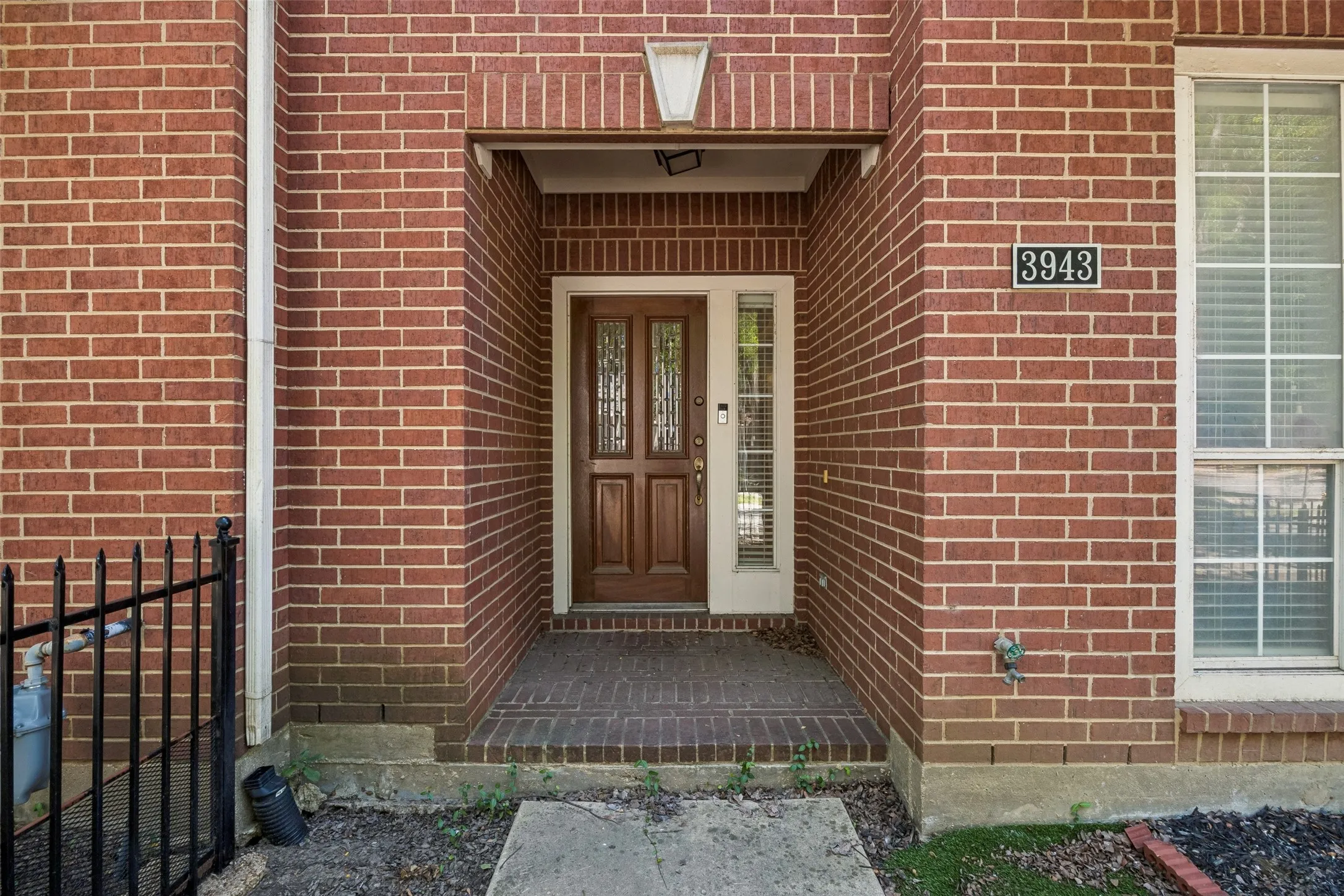 Townhouse For Rent in Dallas County , 3943 N Hall Street, Dallas, Texas 75219, 3 Bedroom, 4 Bathroom, 2 Garage spaces, 2,735 Sqft, built in 2001, mls#21389036, Real Estate Agent in Dallas, Homes For Rent in Dallas county, Homes For Rent in Dallas, Realtor in Dallas Texas, Real Estate Brokerage Independent Realty Texas, Luminita Cordes Realtor