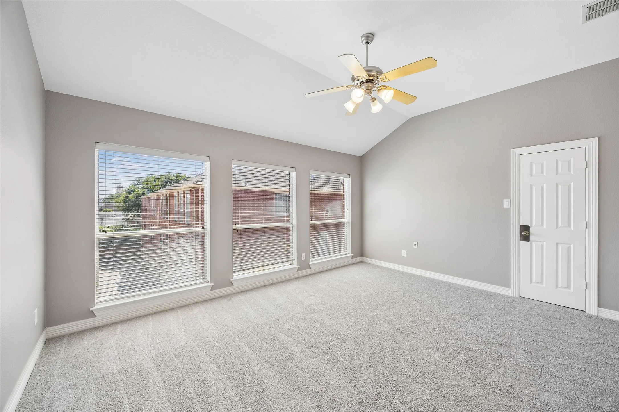 Townhouse For Rent in Dallas County , 3943 N Hall Street, Dallas, Texas 75219, 3 Bedroom, 4 Bathroom, 2 Garage spaces, 2,735 Sqft, built in 2001, mls#21389036, Real Estate Agent in Dallas, Homes For Rent in Dallas county, Homes For Rent in Dallas, Realtor in Dallas Texas, Real Estate Brokerage Independent Realty Texas, Luminita Cordes Realtor
