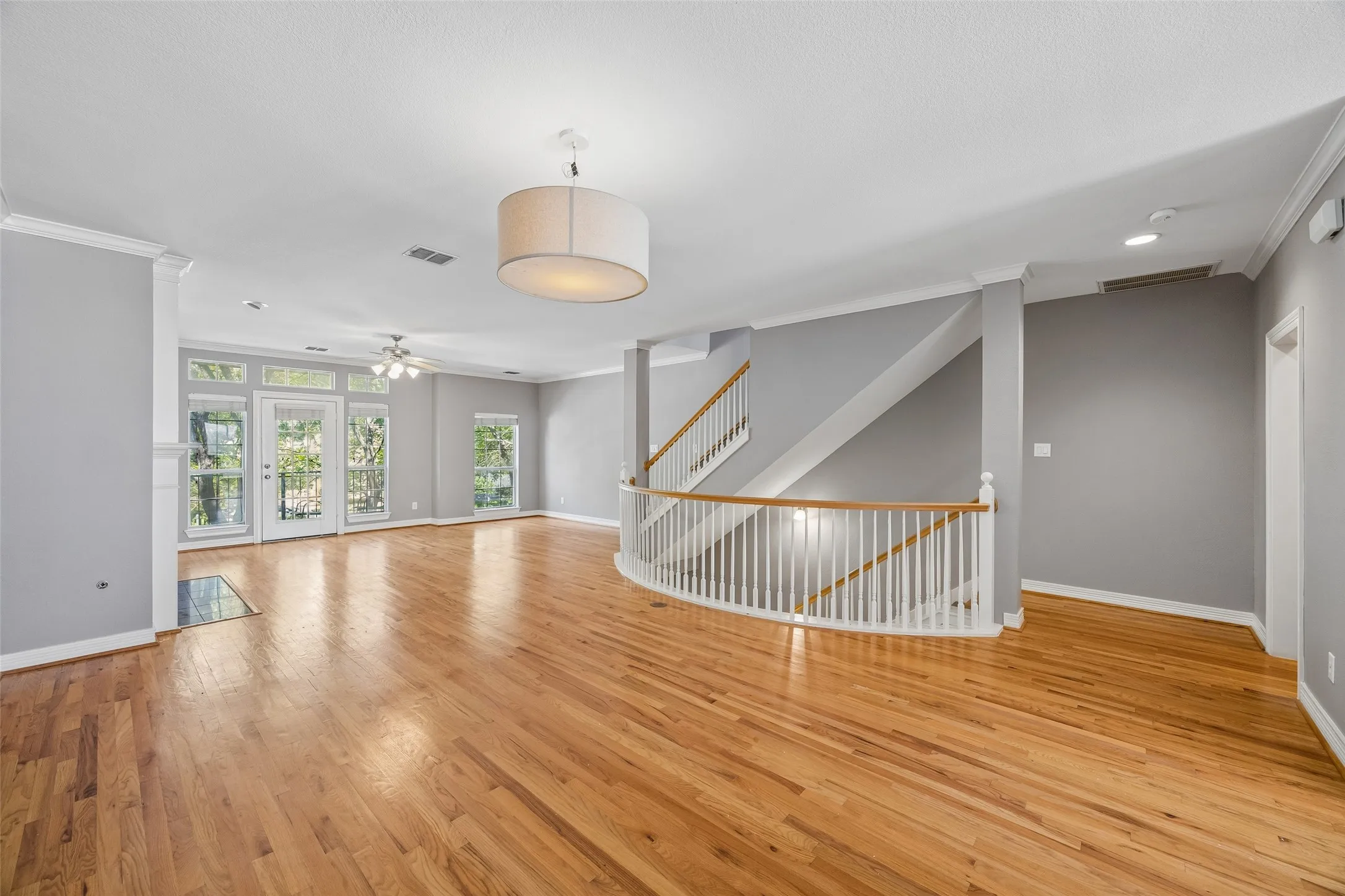 Townhouse For Rent in Dallas County , 3943 N Hall Street, Dallas, Texas 75219, 3 Bedroom, 4 Bathroom, 2 Garage spaces, 2,735 Sqft, built in 2001, mls#21389036, Real Estate Agent in Dallas, Homes For Rent in Dallas county, Homes For Rent in Dallas, Realtor in Dallas Texas, Real Estate Brokerage Independent Realty Texas, Luminita Cordes Realtor