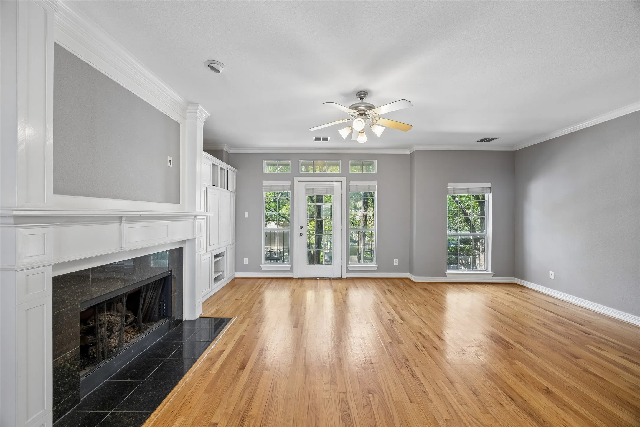 Townhouse For Rent in Dallas County , 3943 N Hall Street, Dallas, Texas 75219, 3 Bedroom, 4 Bathroom, 2 Garage spaces, 2,735 Sqft, built in 2001, mls#21389036, Real Estate Agent in Dallas, Homes For Rent in Dallas county, Homes For Rent in Dallas, Realtor in Dallas Texas, Real Estate Brokerage Independent Realty Texas, Luminita Cordes Realtor