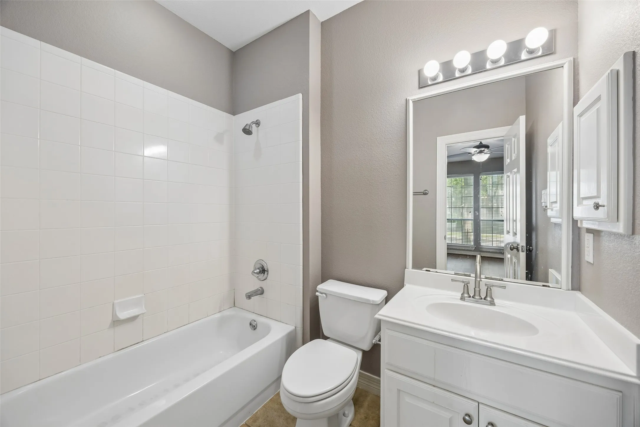 Townhouse For Rent in Dallas County , 3943 N Hall Street, Dallas, Texas 75219, 3 Bedroom, 4 Bathroom, 2 Garage spaces, 2,735 Sqft, built in 2001, mls#21389036, Real Estate Agent in Dallas, Homes For Rent in Dallas county, Homes For Rent in Dallas, Realtor in Dallas Texas, Real Estate Brokerage Independent Realty Texas, Luminita Cordes Realtor