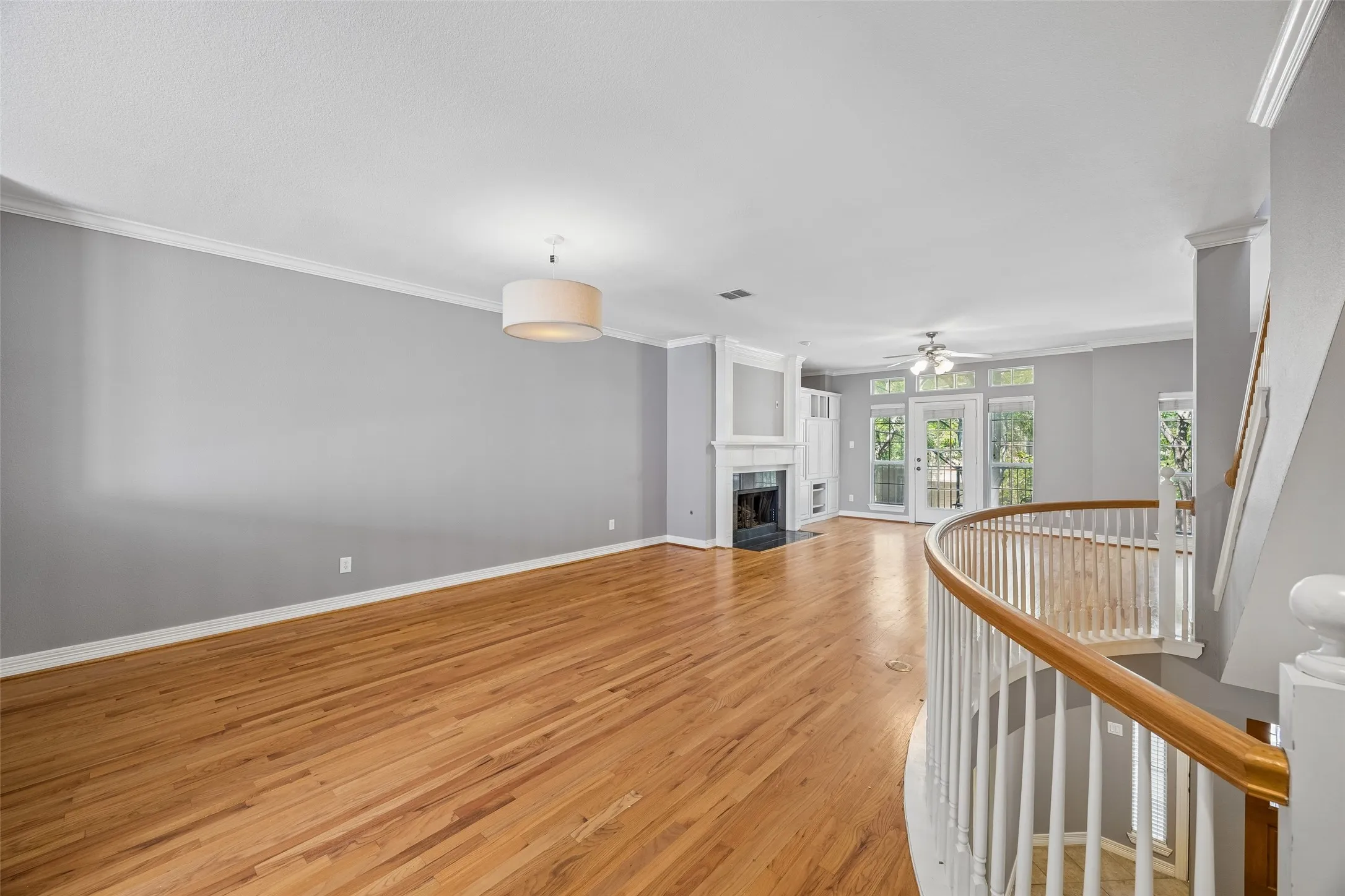 Townhouse For Rent in Dallas County , 3943 N Hall Street, Dallas, Texas 75219, 3 Bedroom, 4 Bathroom, 2 Garage spaces, 2,735 Sqft, built in 2001, mls#21389036, Real Estate Agent in Dallas, Homes For Rent in Dallas county, Homes For Rent in Dallas, Realtor in Dallas Texas, Real Estate Brokerage Independent Realty Texas, Luminita Cordes Realtor