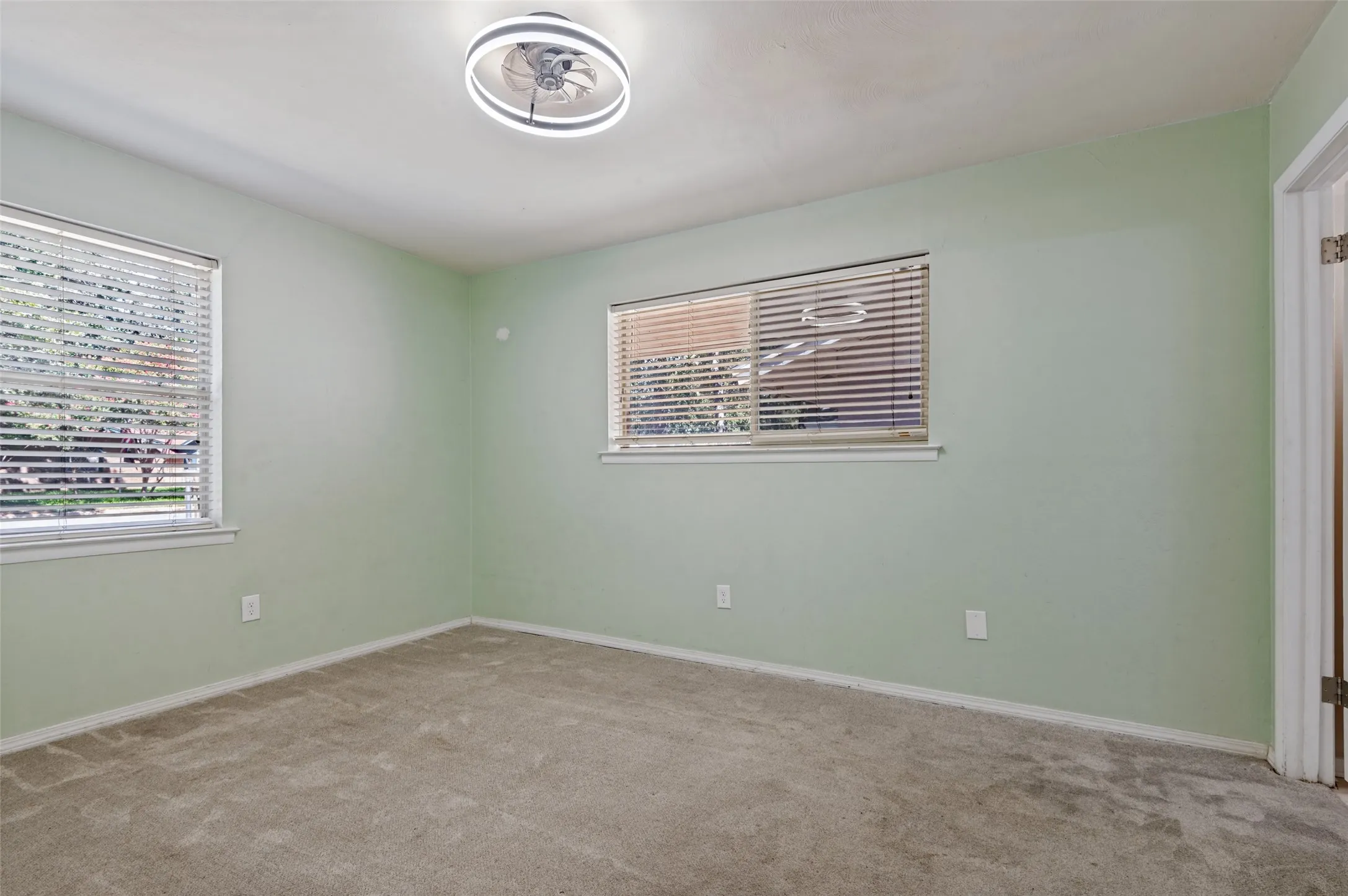 Single Family Residence For Sale in Dallas County , 2218 Royal Oaks Drive, Irving, Texas 75060, 3 Bedroom, 2 Bathroom, 2 Garage spaces, 1,407 Sqft, built in 1961, mls#21384057, Real Estate Agent in Irving, Homes For Sale in Dallas county, Homes For Sale in Irving, Realtor in Irving Texas, Real Estate Brokerage Independent Realty Texas, Luminita Cordes Realtor