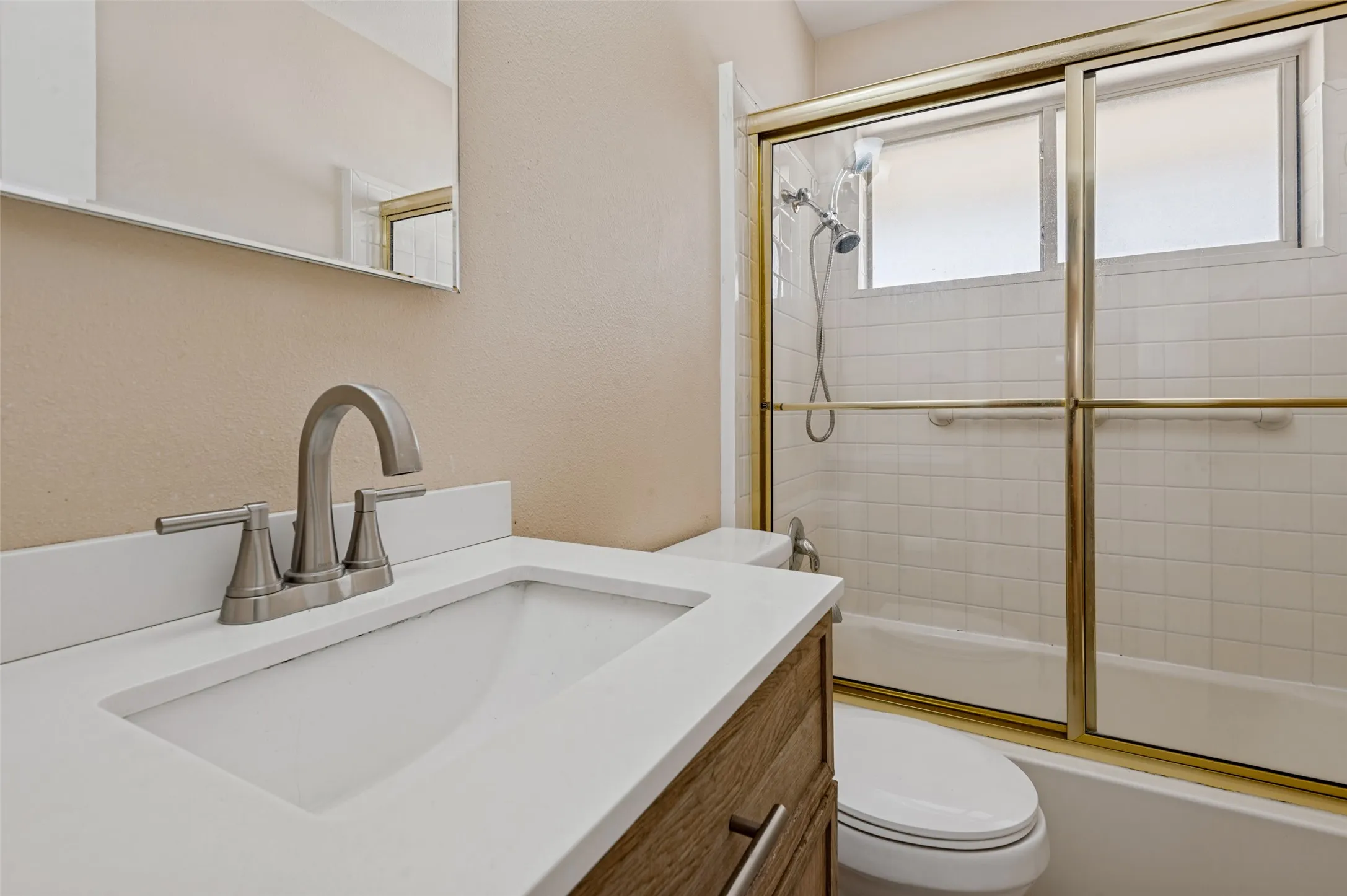 Single Family Residence For Sale in Dallas County , 2218 Royal Oaks Drive, Irving, Texas 75060, 3 Bedroom, 2 Bathroom, 2 Garage spaces, 1,407 Sqft, built in 1961, mls#21384057, Real Estate Agent in Irving, Homes For Sale in Dallas county, Homes For Sale in Irving, Realtor in Irving Texas, Real Estate Brokerage Independent Realty Texas, Luminita Cordes Realtor