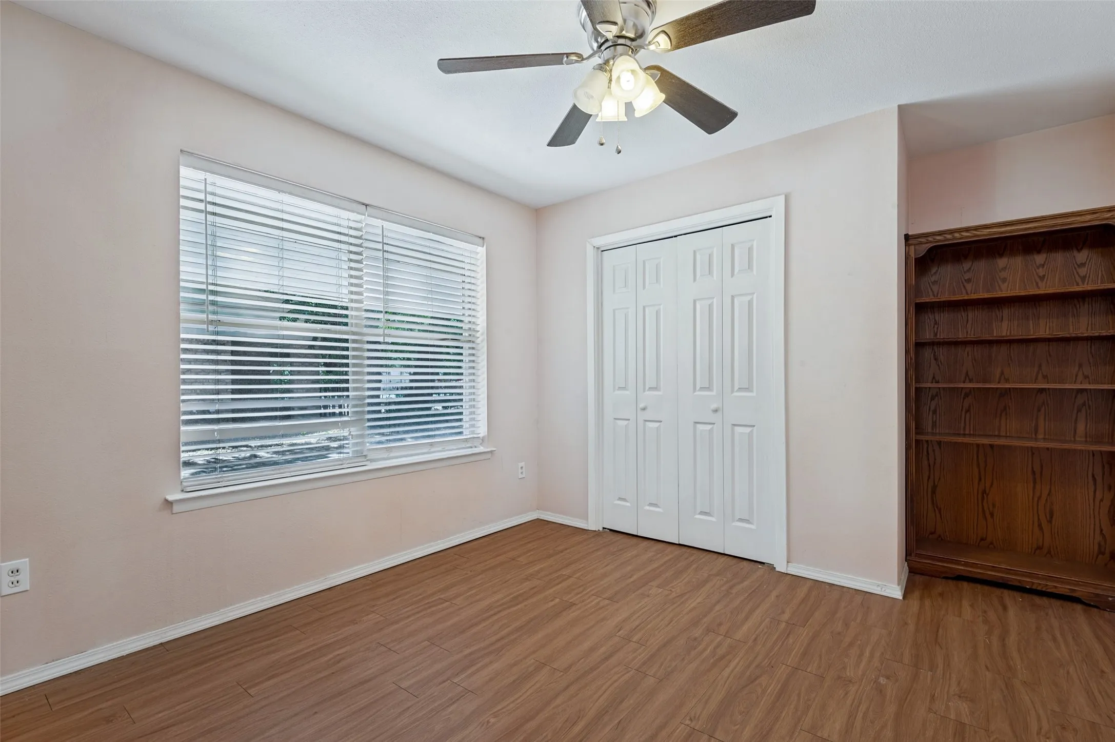 Single Family Residence For Sale in Dallas County , 2218 Royal Oaks Drive, Irving, Texas 75060, 3 Bedroom, 2 Bathroom, 2 Garage spaces, 1,407 Sqft, built in 1961, mls#21384057, Real Estate Agent in Irving, Homes For Sale in Dallas county, Homes For Sale in Irving, Realtor in Irving Texas, Real Estate Brokerage Independent Realty Texas, Luminita Cordes Realtor