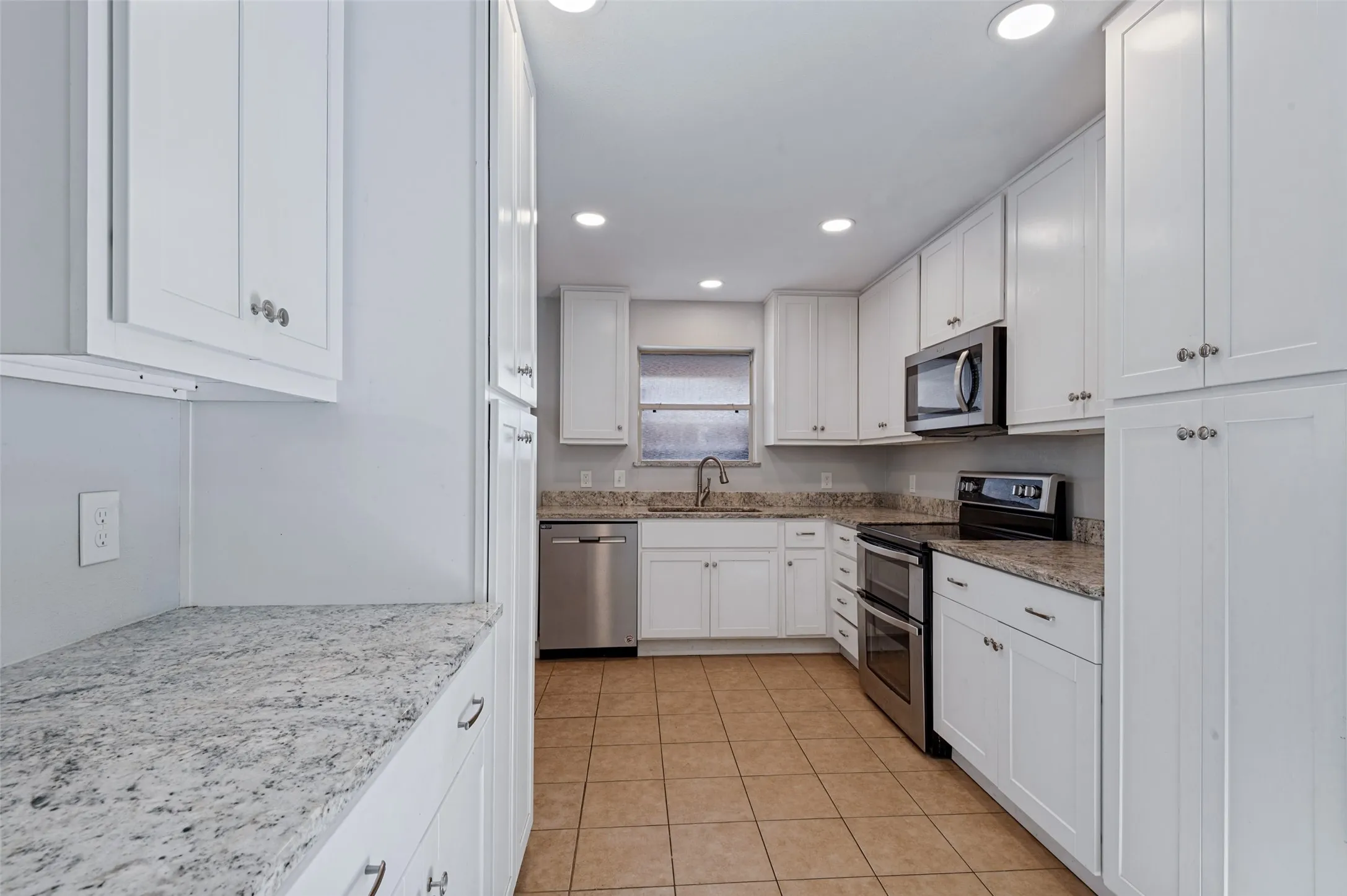 Single Family Residence For Sale in Dallas County , 2218 Royal Oaks Drive, Irving, Texas 75060, 3 Bedroom, 2 Bathroom, 2 Garage spaces, 1,407 Sqft, built in 1961, mls#21384057, Real Estate Agent in Irving, Homes For Sale in Dallas county, Homes For Sale in Irving, Realtor in Irving Texas, Real Estate Brokerage Independent Realty Texas, Luminita Cordes Realtor