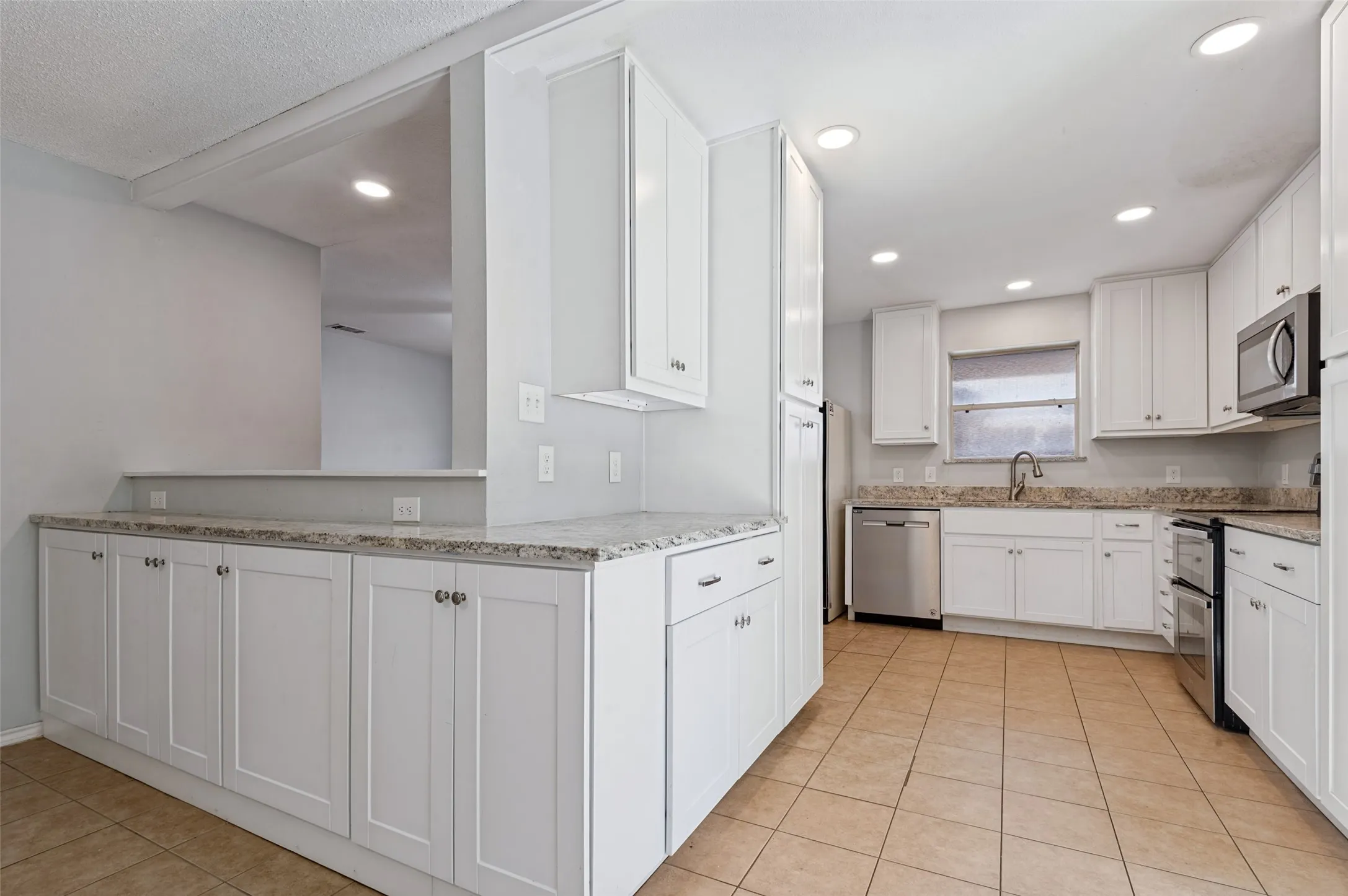 Single Family Residence For Sale in Dallas County , 2218 Royal Oaks Drive, Irving, Texas 75060, 3 Bedroom, 2 Bathroom, 2 Garage spaces, 1,407 Sqft, built in 1961, mls#21384057, Real Estate Agent in Irving, Homes For Sale in Dallas county, Homes For Sale in Irving, Realtor in Irving Texas, Real Estate Brokerage Independent Realty Texas, Luminita Cordes Realtor