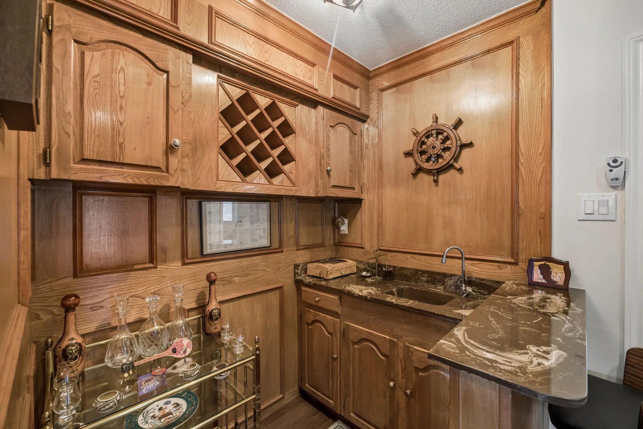 1549 Bamburgh formal wet bar