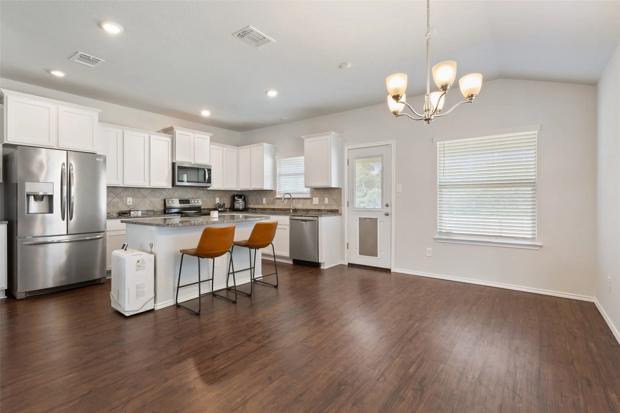 Single Family Residence For Sale in Bell County , 9007 Everly Drive, Killeen, Texas 76542, 3 Bedroom, 2 Bathroom, 2 Garage spaces, 2,086 Sqft, built in 2019, mls#21378724, Real Estate Agent in Killeen, Homes For Sale in Bell county, Homes For Sale in Killeen, Realtor in Killeen Texas, Real Estate Brokerage Independent Realty Texas, Luminita Cordes Realtor