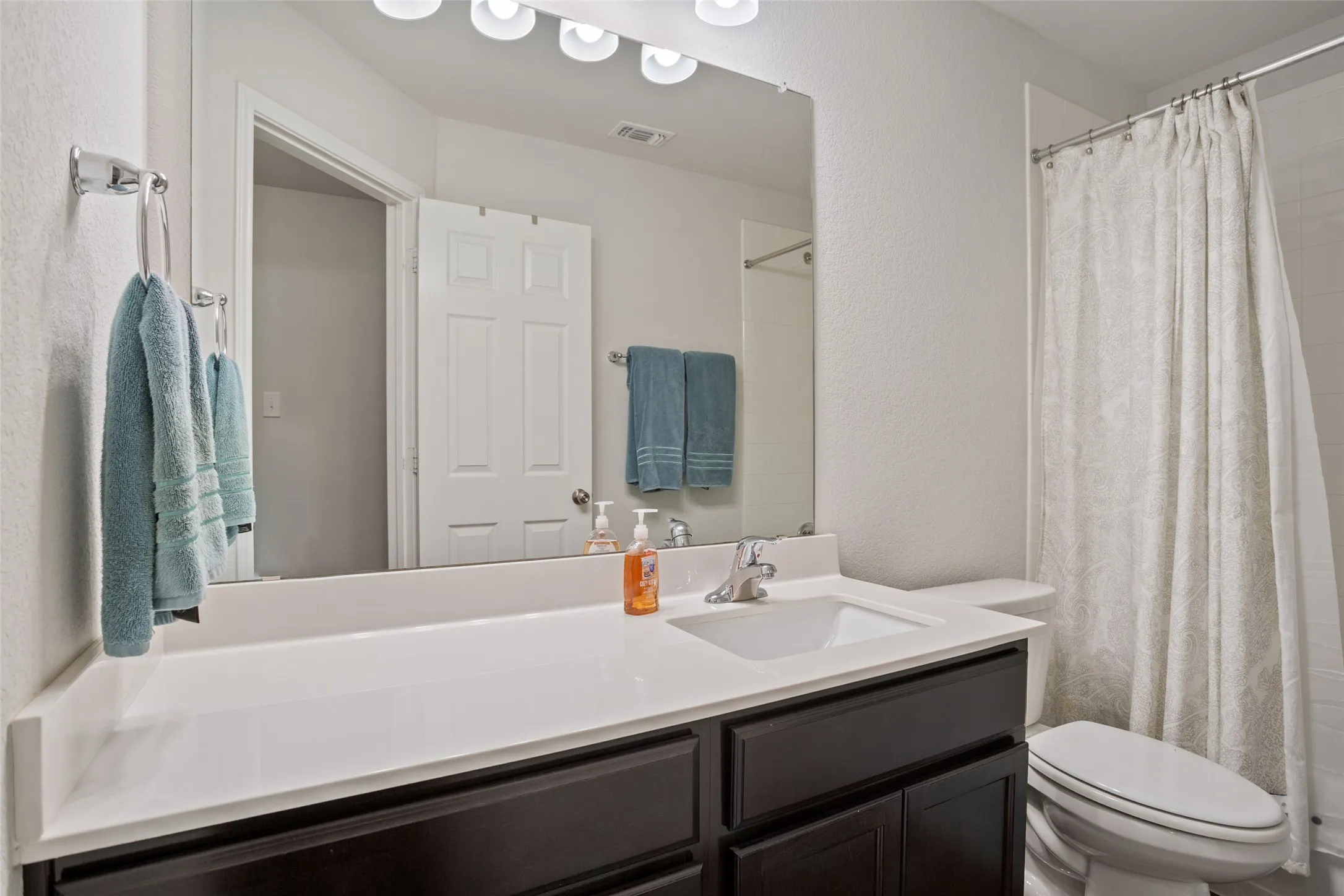 Single Family Residence For Sale in Bell County , 9007 Everly Drive, Killeen, Texas 76542, 3 Bedroom, 2 Bathroom, 2 Garage spaces, 2,086 Sqft, built in 2019, mls#21378724, Real Estate Agent in Killeen, Homes For Sale in Bell county, Homes For Sale in Killeen, Realtor in Killeen Texas, Real Estate Brokerage Independent Realty Texas, Luminita Cordes Realtor