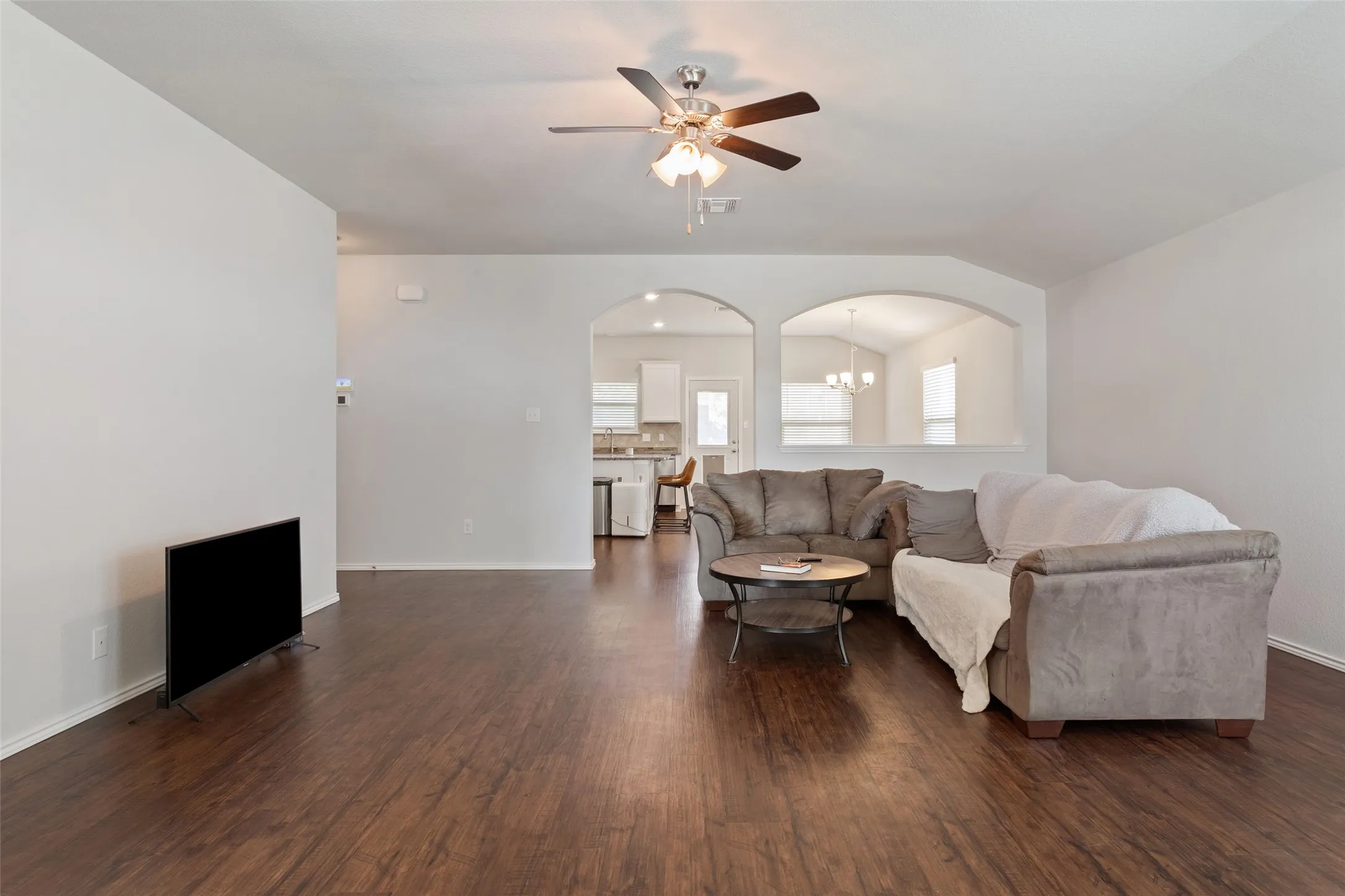 Single Family Residence For Sale in Bell County , 9007 Everly Drive, Killeen, Texas 76542, 3 Bedroom, 2 Bathroom, 2 Garage spaces, 2,086 Sqft, built in 2019, mls#21378724, Real Estate Agent in Killeen, Homes For Sale in Bell county, Homes For Sale in Killeen, Realtor in Killeen Texas, Real Estate Brokerage Independent Realty Texas, Luminita Cordes Realtor