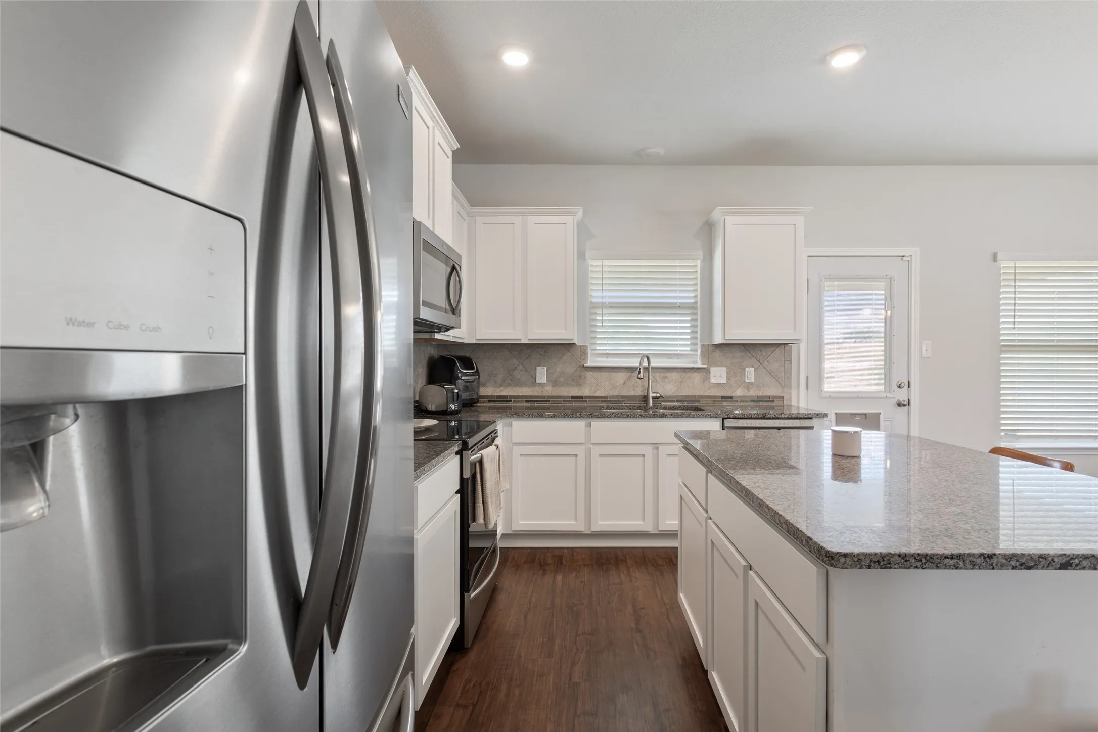 Single Family Residence For Sale in Bell County , 9007 Everly Drive, Killeen, Texas 76542, 3 Bedroom, 2 Bathroom, 2 Garage spaces, 2,086 Sqft, built in 2019, mls#21378724, Real Estate Agent in Killeen, Homes For Sale in Bell county, Homes For Sale in Killeen, Realtor in Killeen Texas, Real Estate Brokerage Independent Realty Texas, Luminita Cordes Realtor