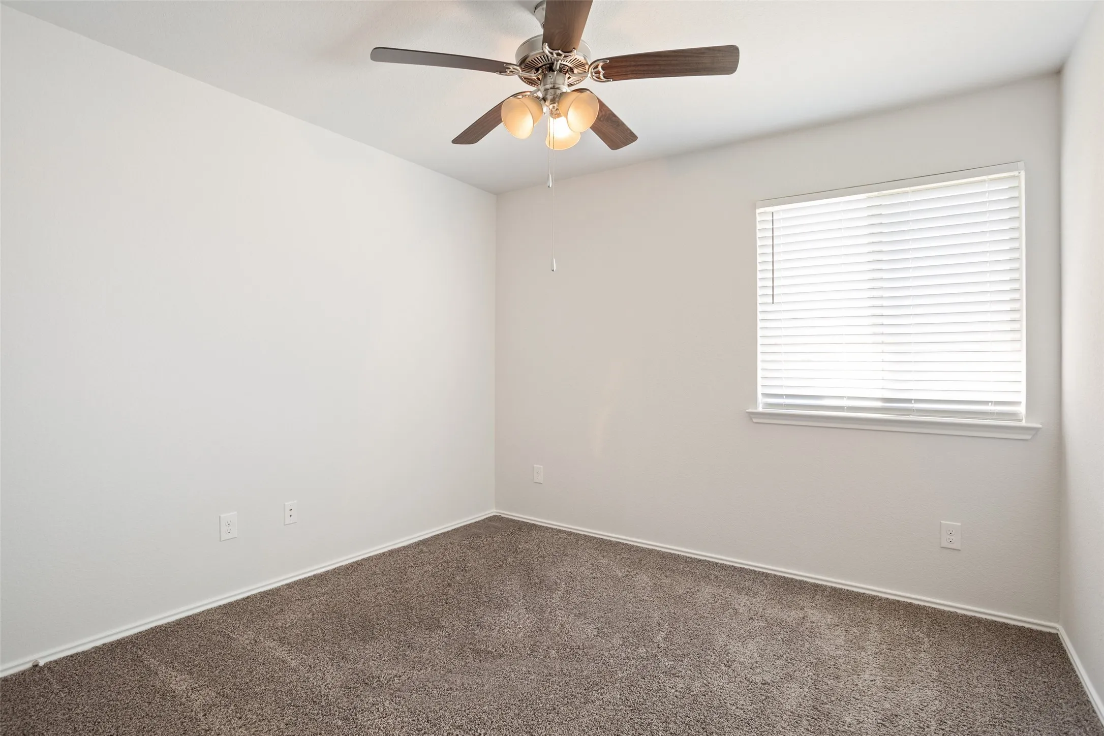 Single Family Residence For Sale in Bell County , 9007 Everly Drive, Killeen, Texas 76542, 3 Bedroom, 2 Bathroom, 2 Garage spaces, 2,086 Sqft, built in 2019, mls#21378724, Real Estate Agent in Killeen, Homes For Sale in Bell county, Homes For Sale in Killeen, Realtor in Killeen Texas, Real Estate Brokerage Independent Realty Texas, Luminita Cordes Realtor