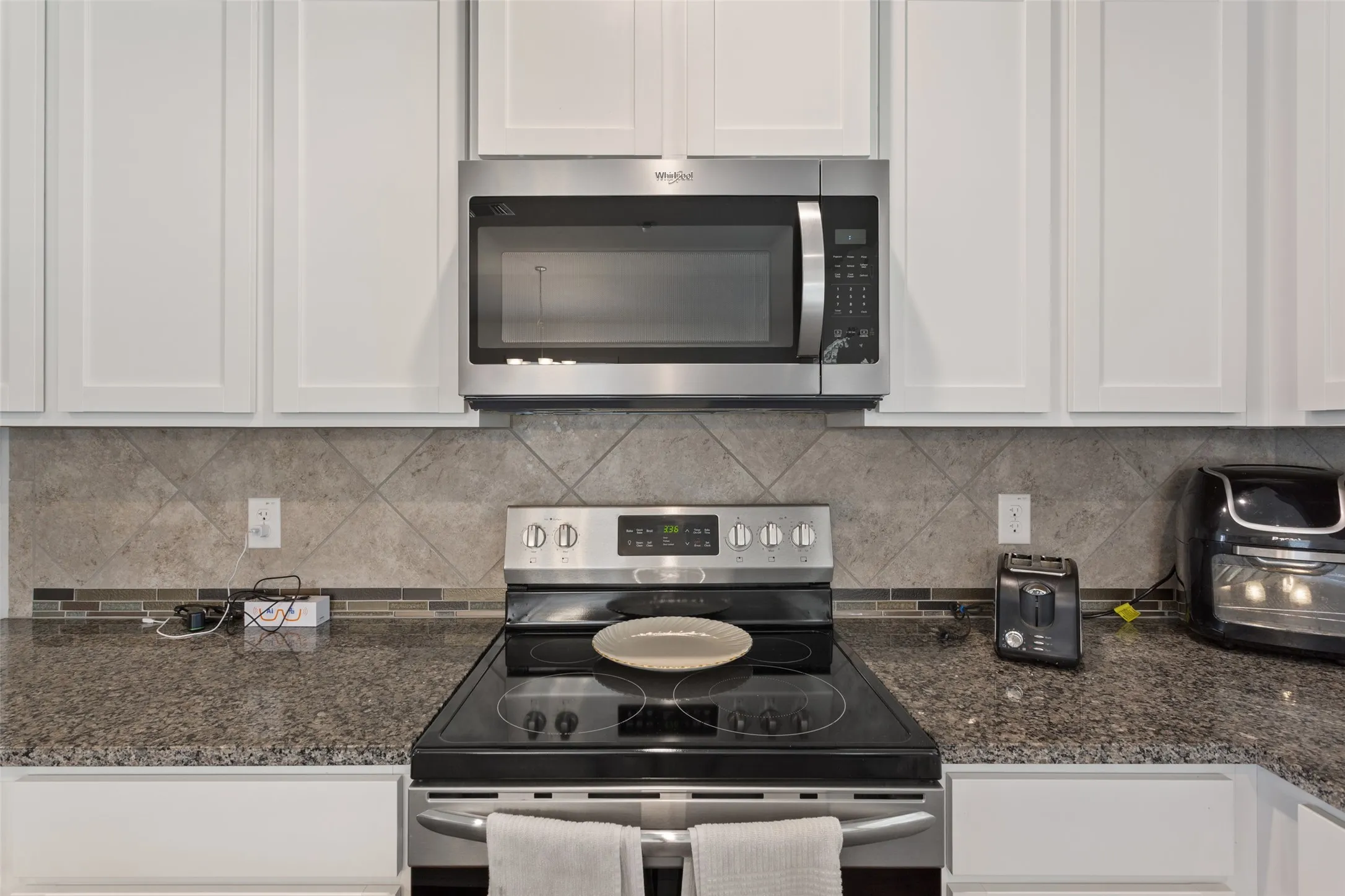 Single Family Residence For Sale in Bell County , 9007 Everly Drive, Killeen, Texas 76542, 3 Bedroom, 2 Bathroom, 2 Garage spaces, 2,086 Sqft, built in 2019, mls#21378724, Real Estate Agent in Killeen, Homes For Sale in Bell county, Homes For Sale in Killeen, Realtor in Killeen Texas, Real Estate Brokerage Independent Realty Texas, Luminita Cordes Realtor
