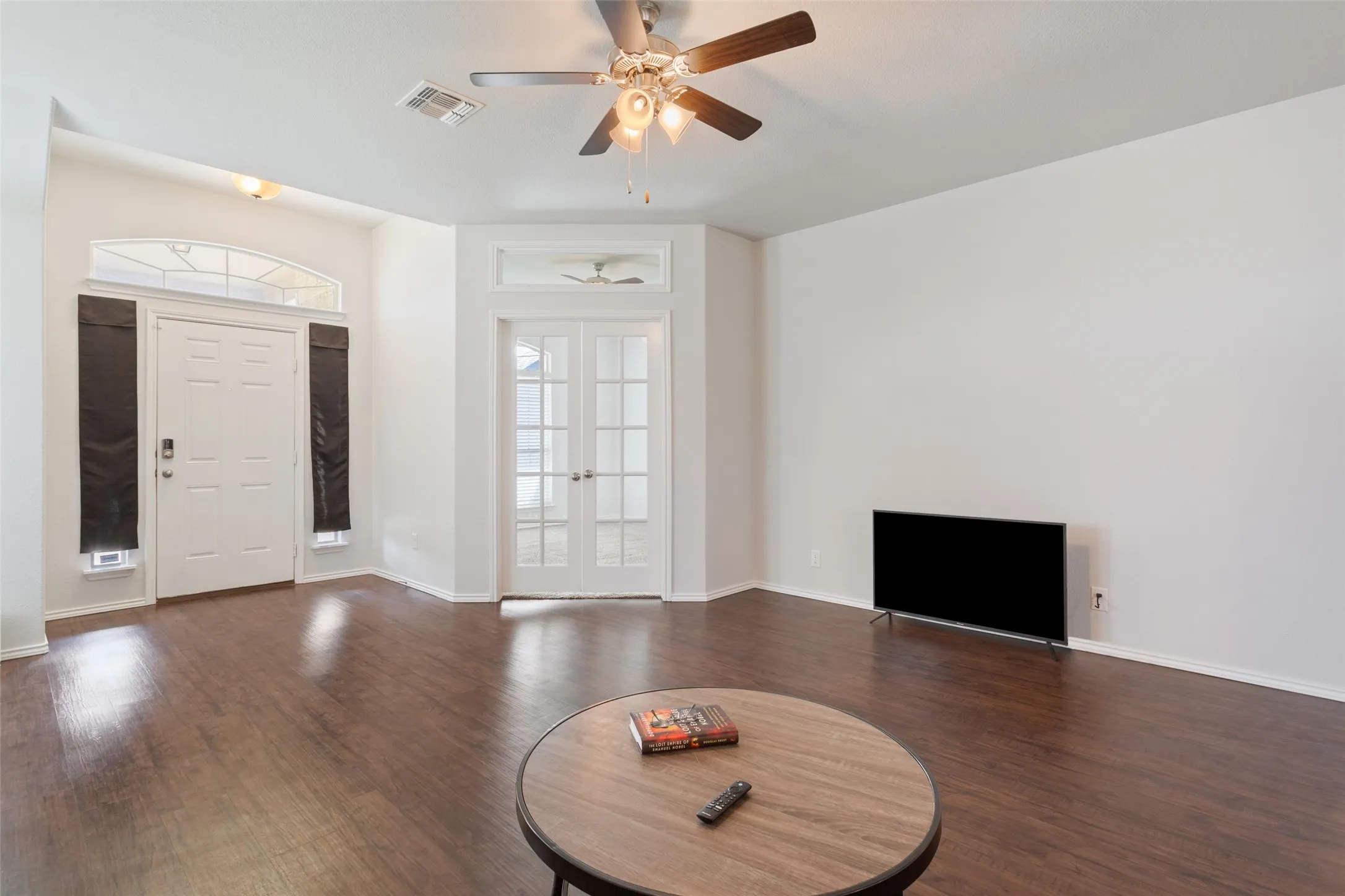 Single Family Residence For Sale in Bell County , 9007 Everly Drive, Killeen, Texas 76542, 3 Bedroom, 2 Bathroom, 2 Garage spaces, 2,086 Sqft, built in 2019, mls#21378724, Real Estate Agent in Killeen, Homes For Sale in Bell county, Homes For Sale in Killeen, Realtor in Killeen Texas, Real Estate Brokerage Independent Realty Texas, Luminita Cordes Realtor