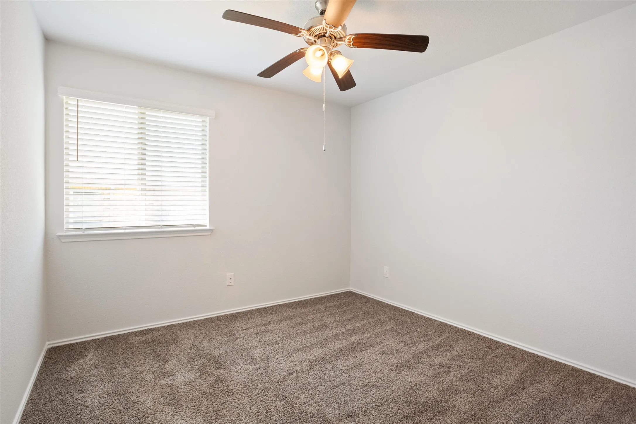 Single Family Residence For Sale in Bell County , 9007 Everly Drive, Killeen, Texas 76542, 3 Bedroom, 2 Bathroom, 2 Garage spaces, 2,086 Sqft, built in 2019, mls#21378724, Real Estate Agent in Killeen, Homes For Sale in Bell county, Homes For Sale in Killeen, Realtor in Killeen Texas, Real Estate Brokerage Independent Realty Texas, Luminita Cordes Realtor
