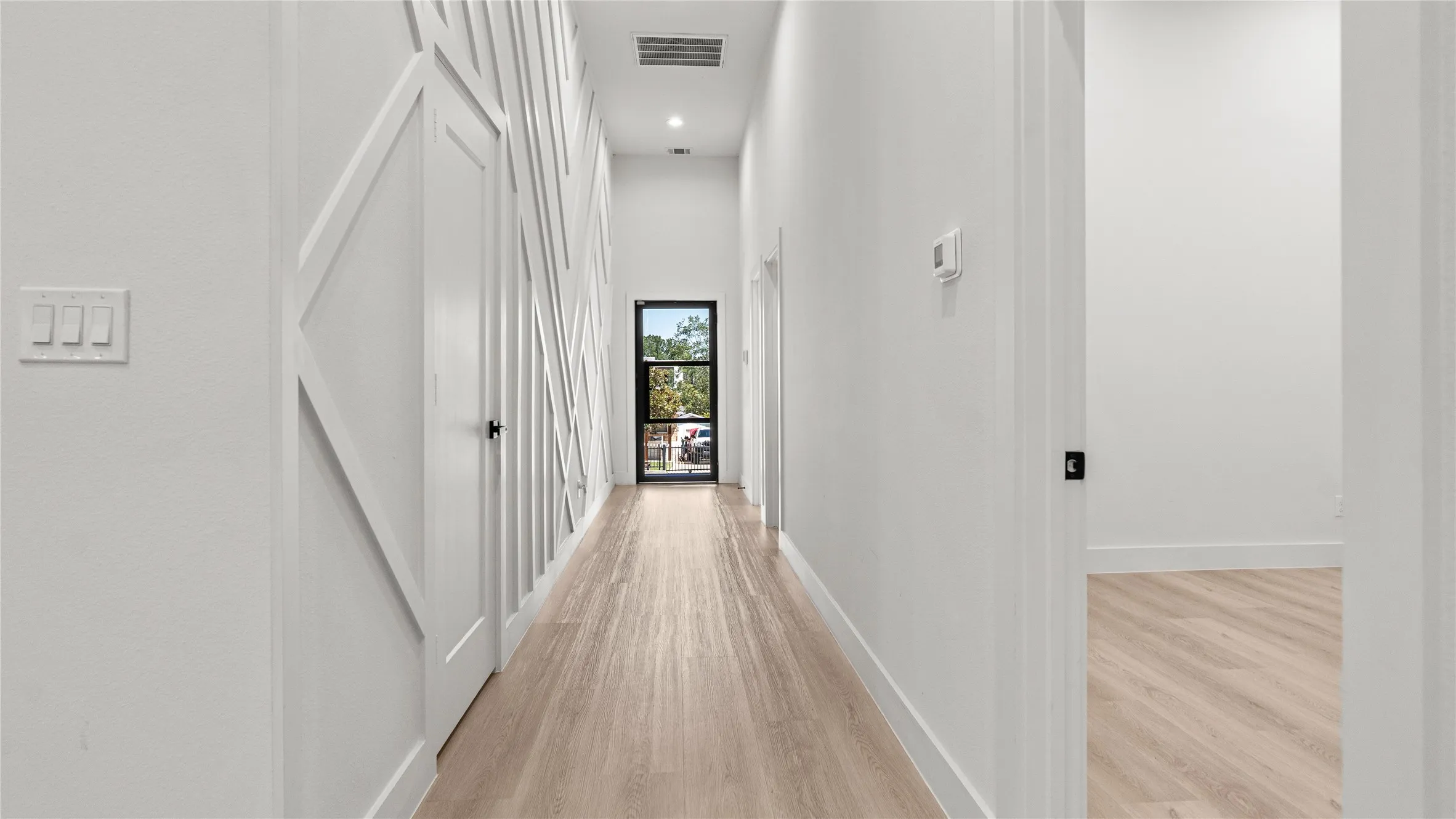 Single Family Residence For Sale in Dallas County , 515 Dubois Avenue, Dallas, Texas 75203, 3 Bedroom, 3 Bathroom, 1 Garage spaces, 2,074 Sqft, built in 2024, mls#21388459, Real Estate Agent in Dallas, Homes For Sale in Dallas county, Homes For Sale in Dallas, Realtor in Dallas Texas, Real Estate Brokerage Independent Realty Texas, Luminita Cordes Realtor