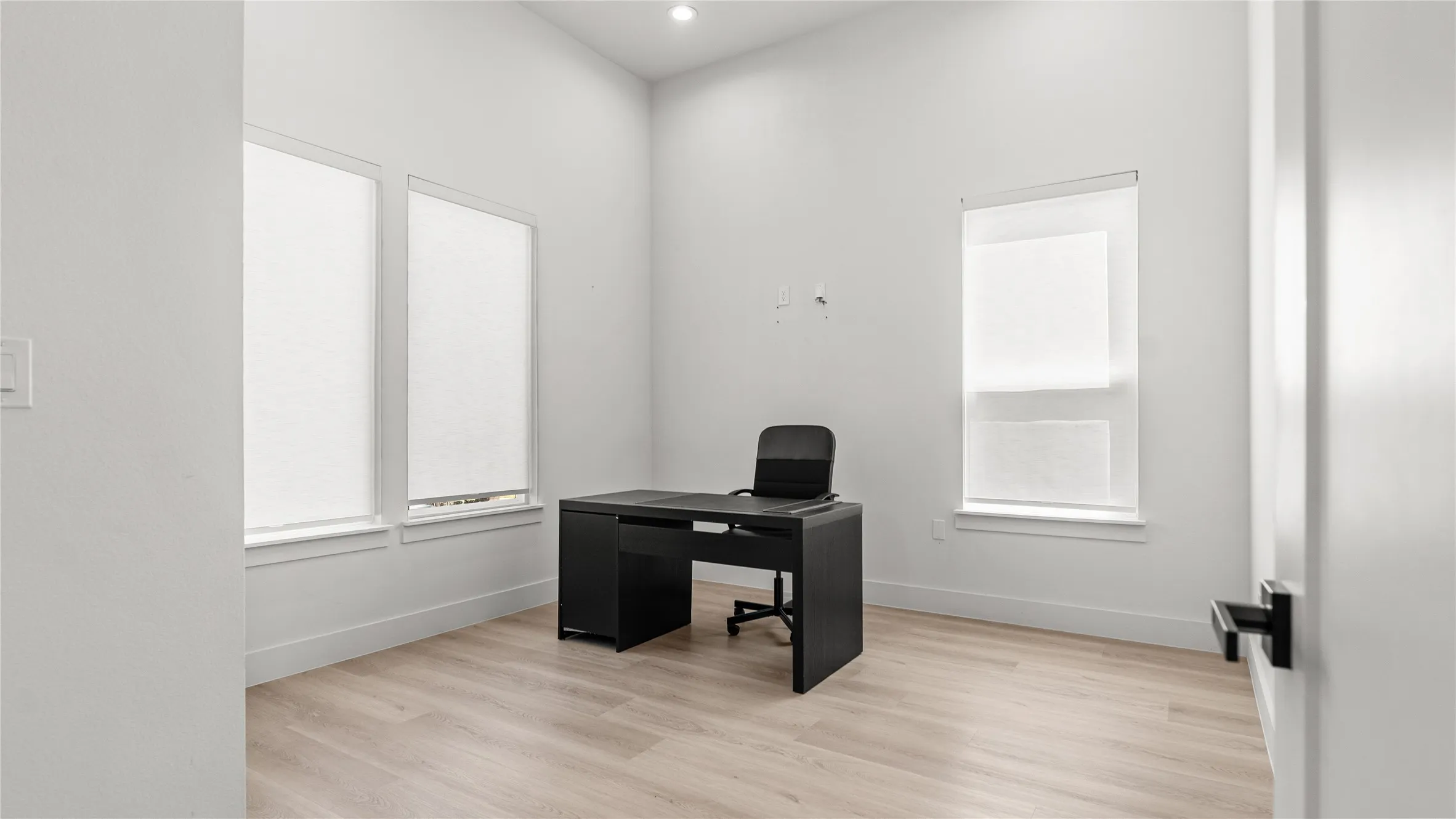 Single Family Residence For Sale in Dallas County , 515 Dubois Avenue, Dallas, Texas 75203, 3 Bedroom, 3 Bathroom, 1 Garage spaces, 2,074 Sqft, built in 2024, mls#21388459, Real Estate Agent in Dallas, Homes For Sale in Dallas county, Homes For Sale in Dallas, Realtor in Dallas Texas, Real Estate Brokerage Independent Realty Texas, Luminita Cordes Realtor