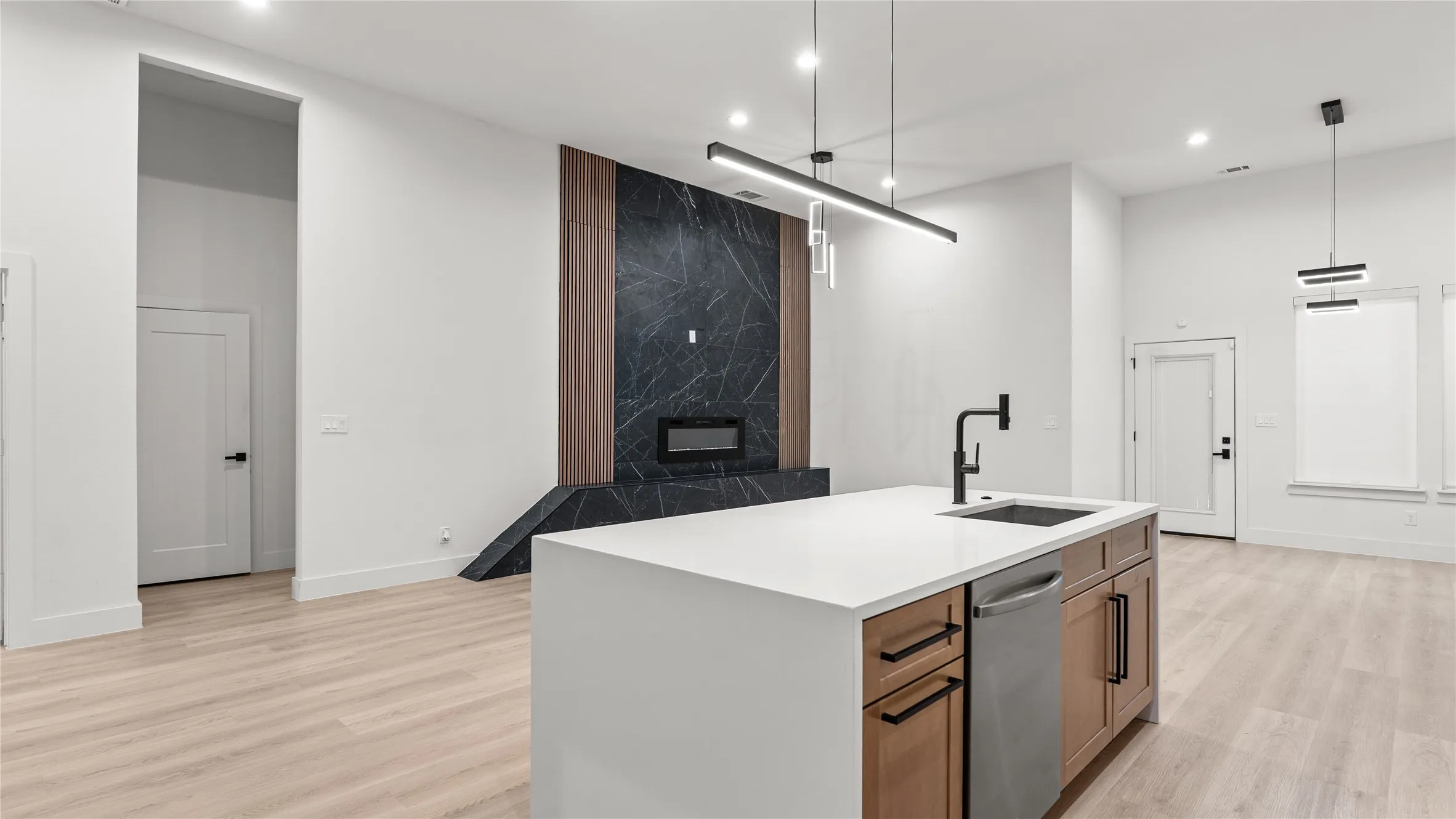 Single Family Residence For Sale in Dallas County , 515 Dubois Avenue, Dallas, Texas 75203, 3 Bedroom, 3 Bathroom, 1 Garage spaces, 2,074 Sqft, built in 2024, mls#21388459, Real Estate Agent in Dallas, Homes For Sale in Dallas county, Homes For Sale in Dallas, Realtor in Dallas Texas, Real Estate Brokerage Independent Realty Texas, Luminita Cordes Realtor