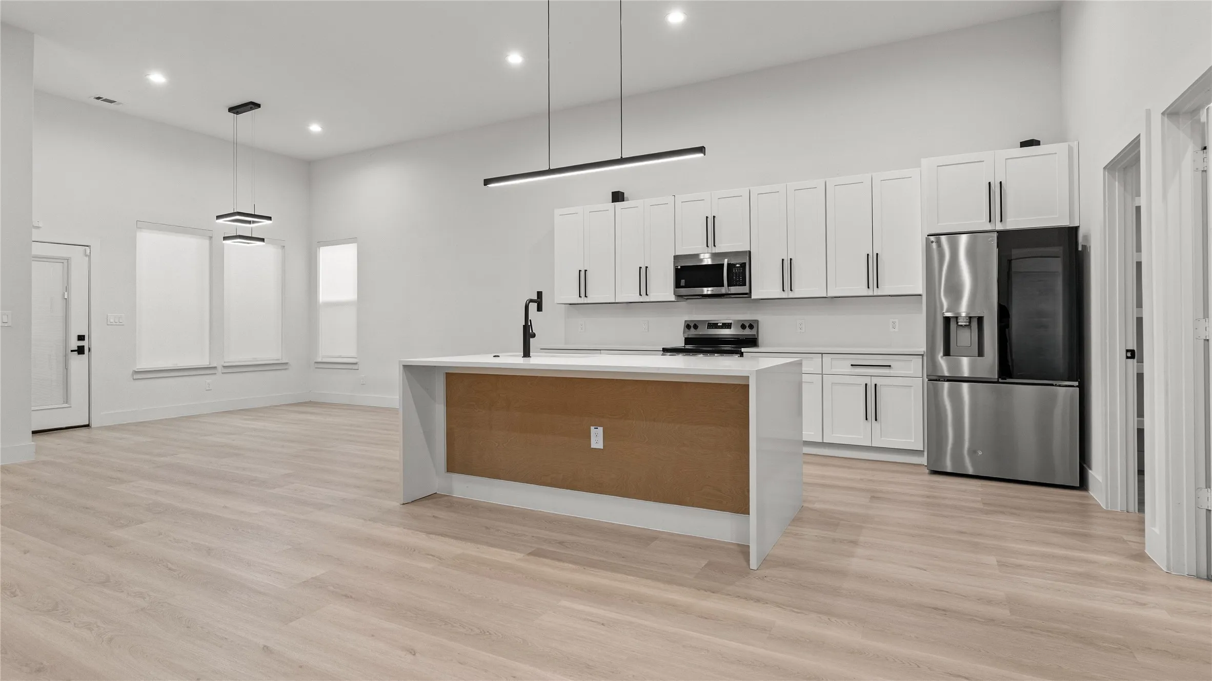 Single Family Residence For Sale in Dallas County , 515 Dubois Avenue, Dallas, Texas 75203, 3 Bedroom, 3 Bathroom, 1 Garage spaces, 2,074 Sqft, built in 2024, mls#21388459, Real Estate Agent in Dallas, Homes For Sale in Dallas county, Homes For Sale in Dallas, Realtor in Dallas Texas, Real Estate Brokerage Independent Realty Texas, Luminita Cordes Realtor