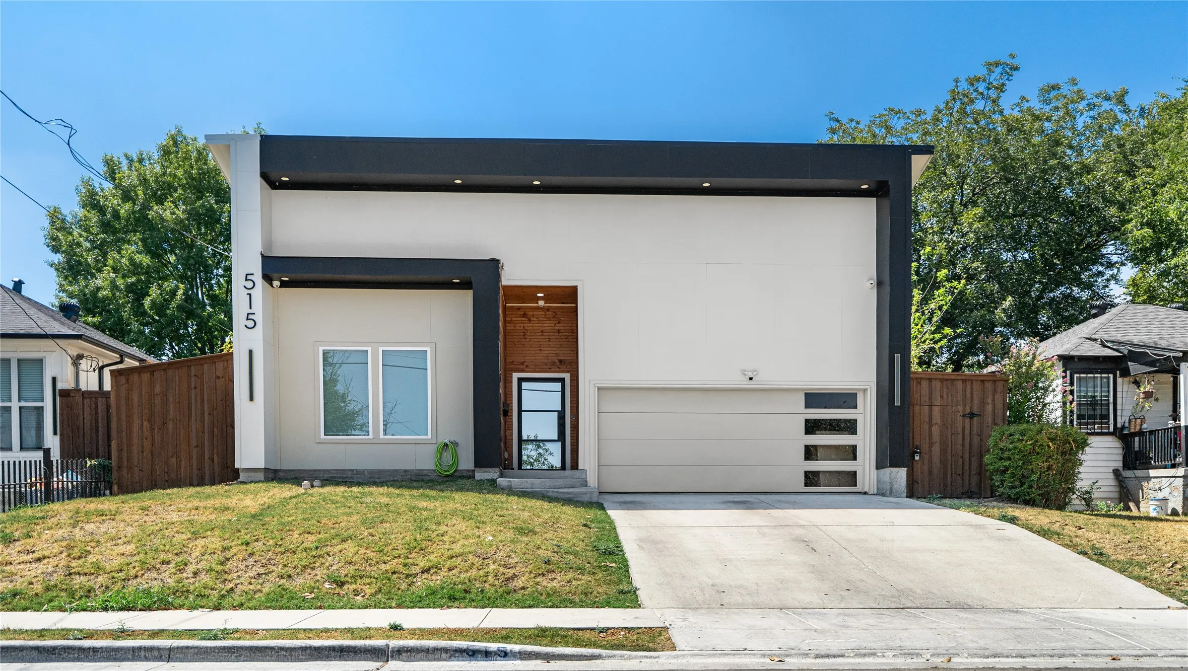 Single Family Residence For Sale in Dallas County , 515 Dubois Avenue, Dallas, Texas 75203, 3 Bedroom, 3 Bathroom, 1 Garage spaces, 2,074 Sqft, built in 2024, mls#21388459, Real Estate Agent in Dallas, Homes For Sale in Dallas county, Homes For Sale in Dallas, Realtor in Dallas Texas, Real Estate Brokerage Independent Realty Texas, Luminita Cordes Realtor