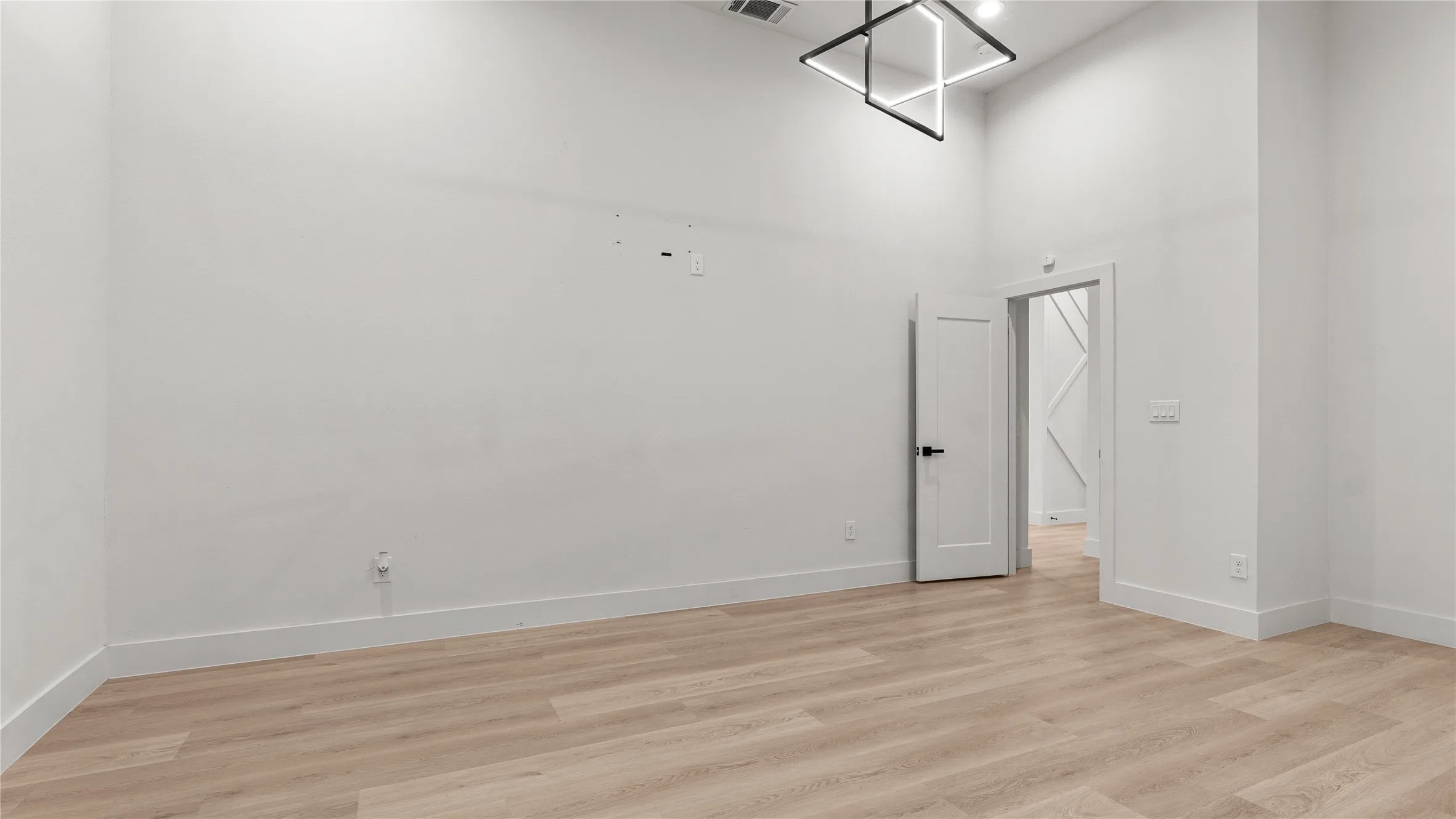 Single Family Residence For Sale in Dallas County , 515 Dubois Avenue, Dallas, Texas 75203, 3 Bedroom, 3 Bathroom, 1 Garage spaces, 2,074 Sqft, built in 2024, mls#21388459, Real Estate Agent in Dallas, Homes For Sale in Dallas county, Homes For Sale in Dallas, Realtor in Dallas Texas, Real Estate Brokerage Independent Realty Texas, Luminita Cordes Realtor