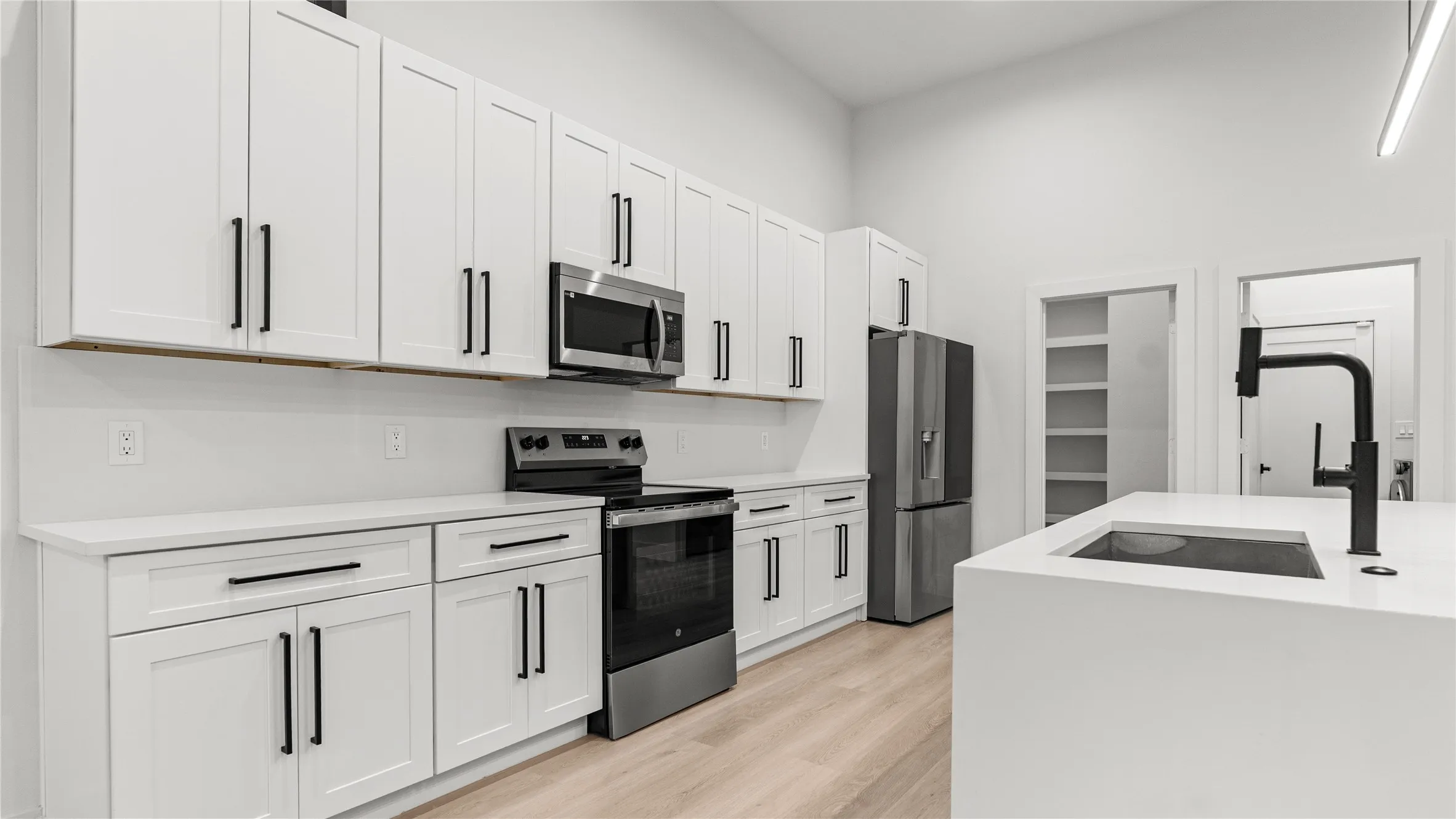 Single Family Residence For Sale in Dallas County , 515 Dubois Avenue, Dallas, Texas 75203, 3 Bedroom, 3 Bathroom, 1 Garage spaces, 2,074 Sqft, built in 2024, mls#21388459, Real Estate Agent in Dallas, Homes For Sale in Dallas county, Homes For Sale in Dallas, Realtor in Dallas Texas, Real Estate Brokerage Independent Realty Texas, Luminita Cordes Realtor