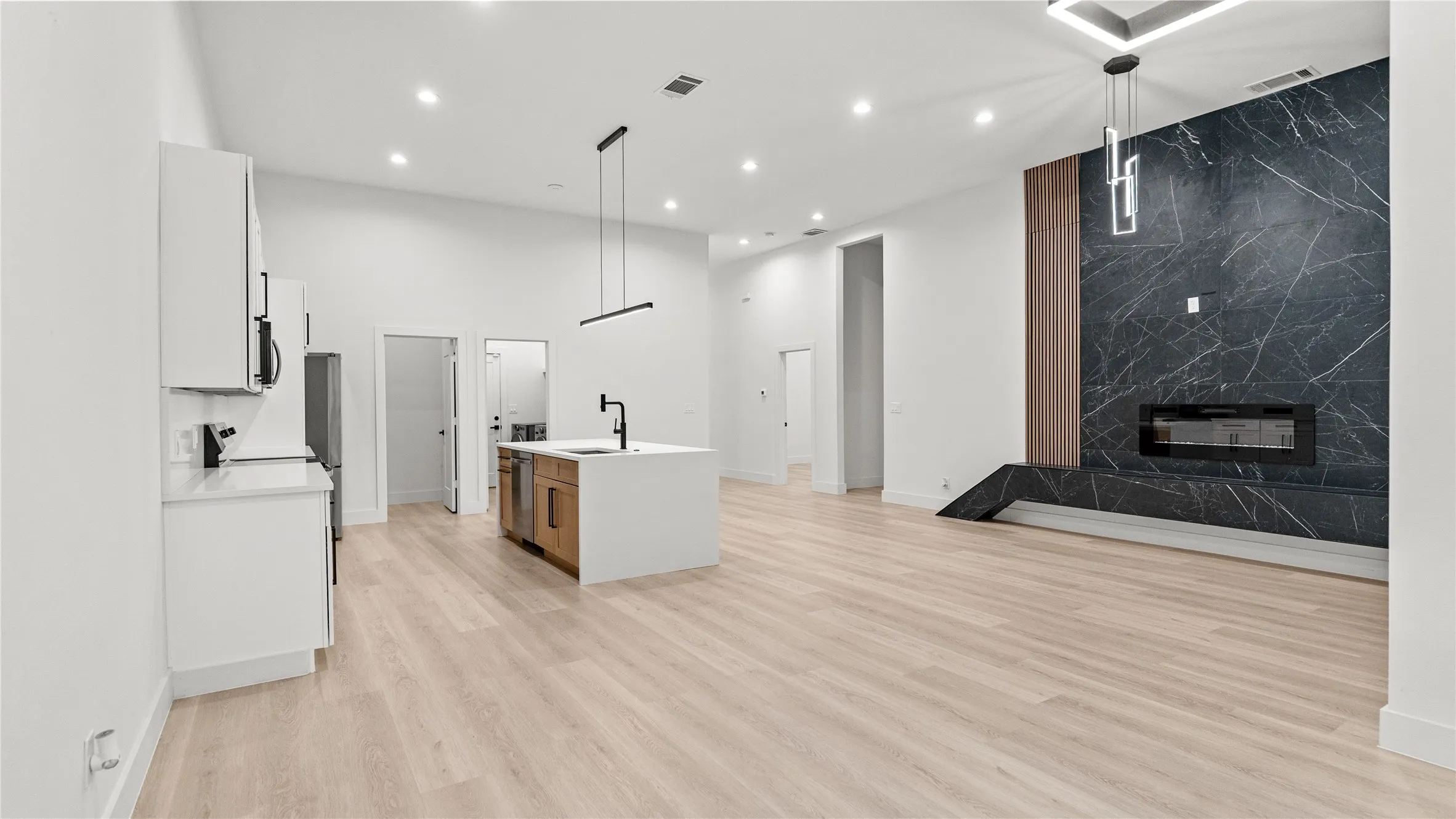 Single Family Residence For Sale in Dallas County , 515 Dubois Avenue, Dallas, Texas 75203, 3 Bedroom, 3 Bathroom, 1 Garage spaces, 2,074 Sqft, built in 2024, mls#21388459, Real Estate Agent in Dallas, Homes For Sale in Dallas county, Homes For Sale in Dallas, Realtor in Dallas Texas, Real Estate Brokerage Independent Realty Texas, Luminita Cordes Realtor