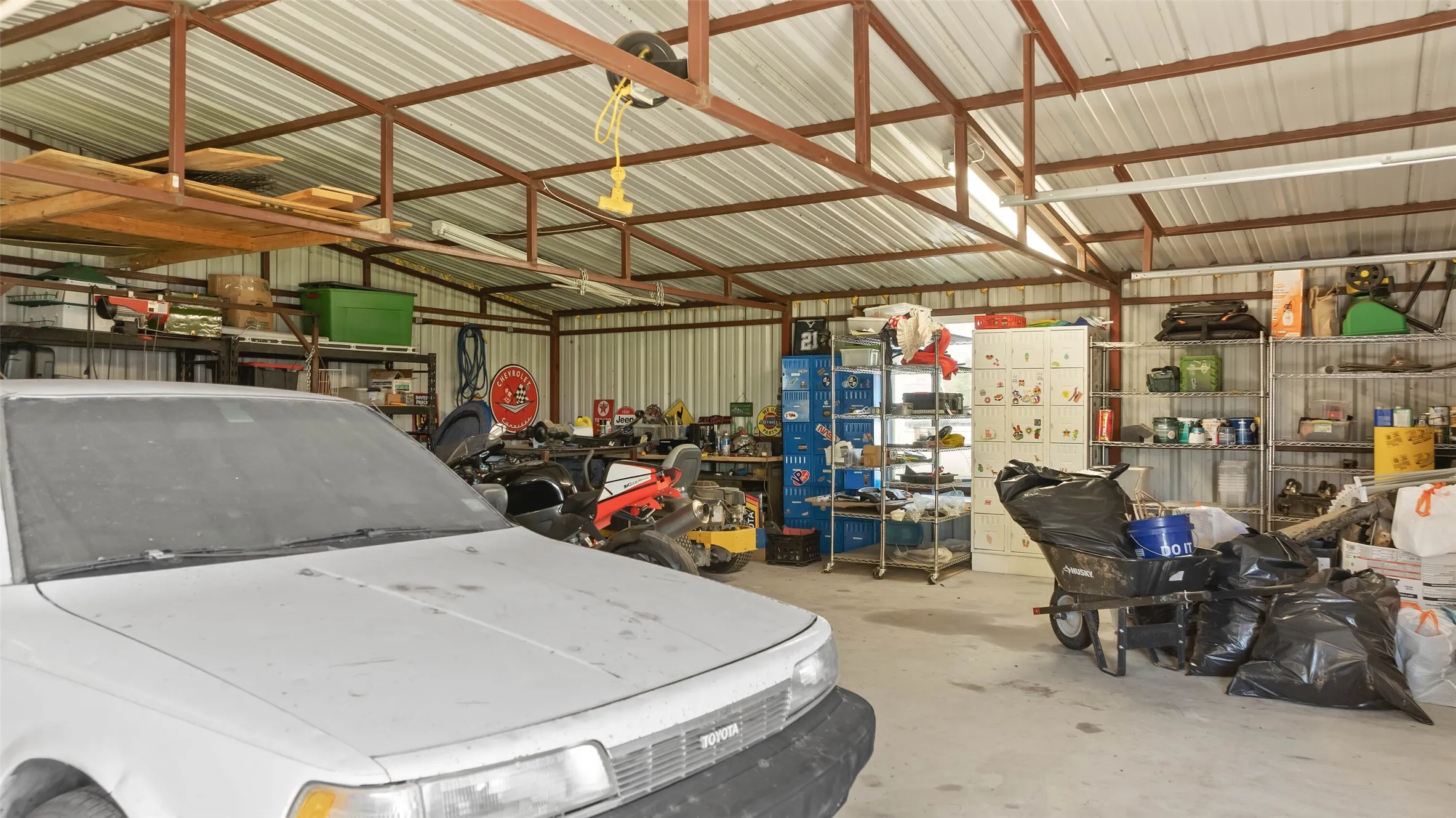 Single Family Residence For Sale in Parker County , 106 Vineyard Street, Weatherford, Texas 76087, 3 Bedroom, 2 Bathroom, 2 Garage spaces, 1,790 Sqft, built in 1978, mls#21387486, Real Estate Agent in Weatherford, Homes For Sale in Parker county, Homes For Sale in Weatherford, Realtor in Weatherford Texas, Real Estate Brokerage Independent Realty Texas, Luminita Cordes Realtor