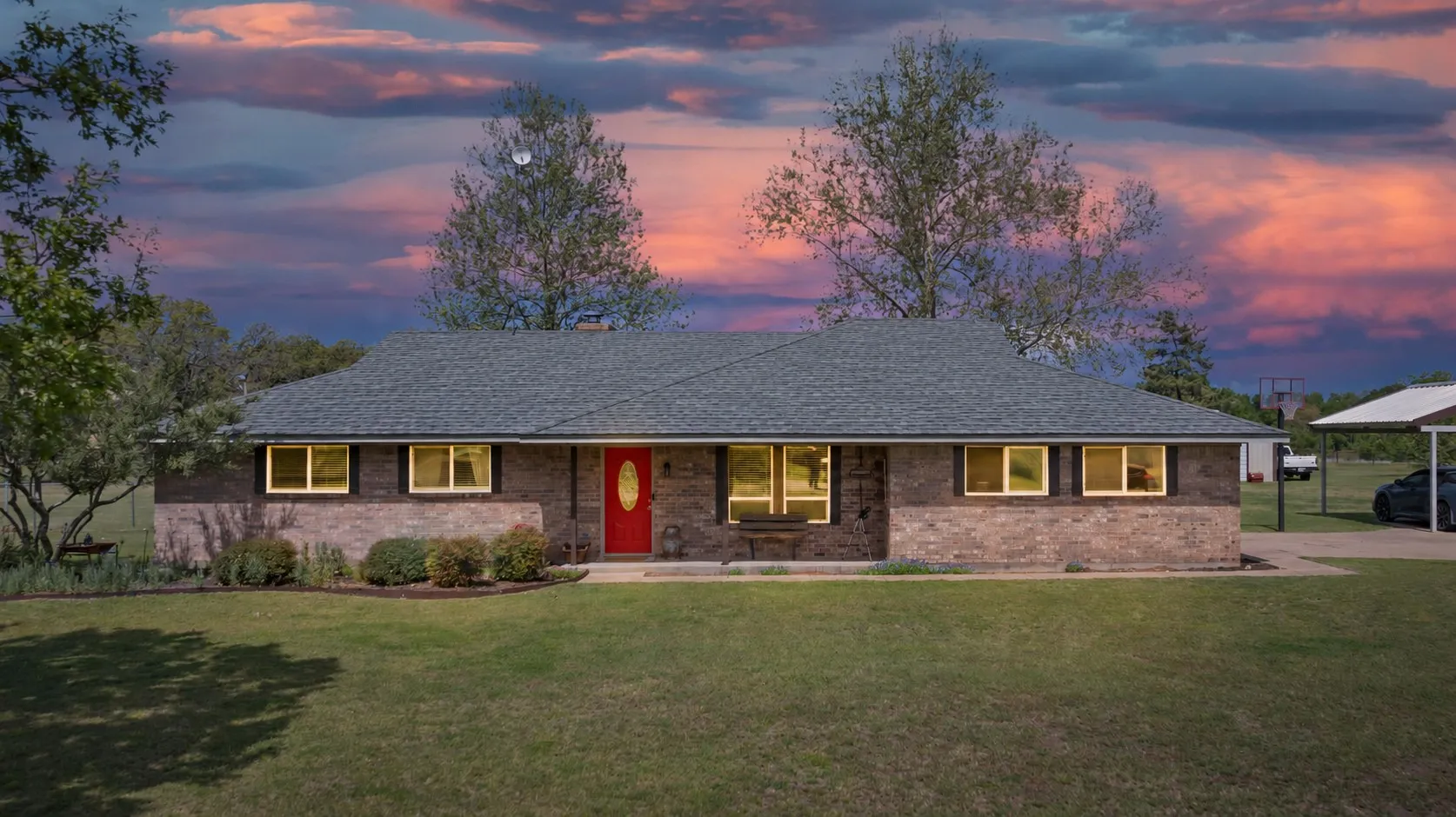 Single Family Residence For Sale in Parker County , 106 Vineyard Street, Weatherford, Texas 76087, 3 Bedroom, 2 Bathroom, 2 Garage spaces, 1,790 Sqft, built in 1978, mls#21387486, Real Estate Agent in Weatherford, Homes For Sale in Parker county, Homes For Sale in Weatherford, Realtor in Weatherford Texas, Real Estate Brokerage Independent Realty Texas, Luminita Cordes Realtor