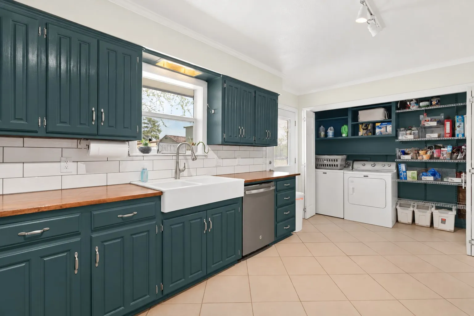 Single Family Residence For Sale in Parker County , 106 Vineyard Street, Weatherford, Texas 76087, 3 Bedroom, 2 Bathroom, 2 Garage spaces, 1,790 Sqft, built in 1978, mls#21387486, Real Estate Agent in Weatherford, Homes For Sale in Parker county, Homes For Sale in Weatherford, Realtor in Weatherford Texas, Real Estate Brokerage Independent Realty Texas, Luminita Cordes Realtor