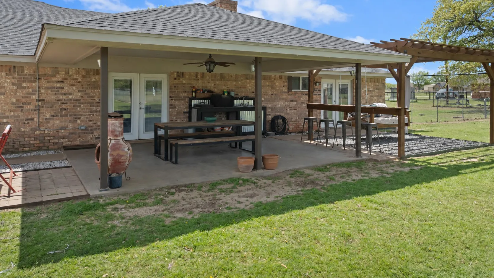 Single Family Residence For Sale in Parker County , 106 Vineyard Street, Weatherford, Texas 76087, 3 Bedroom, 2 Bathroom, 2 Garage spaces, 1,790 Sqft, built in 1978, mls#21387486, Real Estate Agent in Weatherford, Homes For Sale in Parker county, Homes For Sale in Weatherford, Realtor in Weatherford Texas, Real Estate Brokerage Independent Realty Texas, Luminita Cordes Realtor