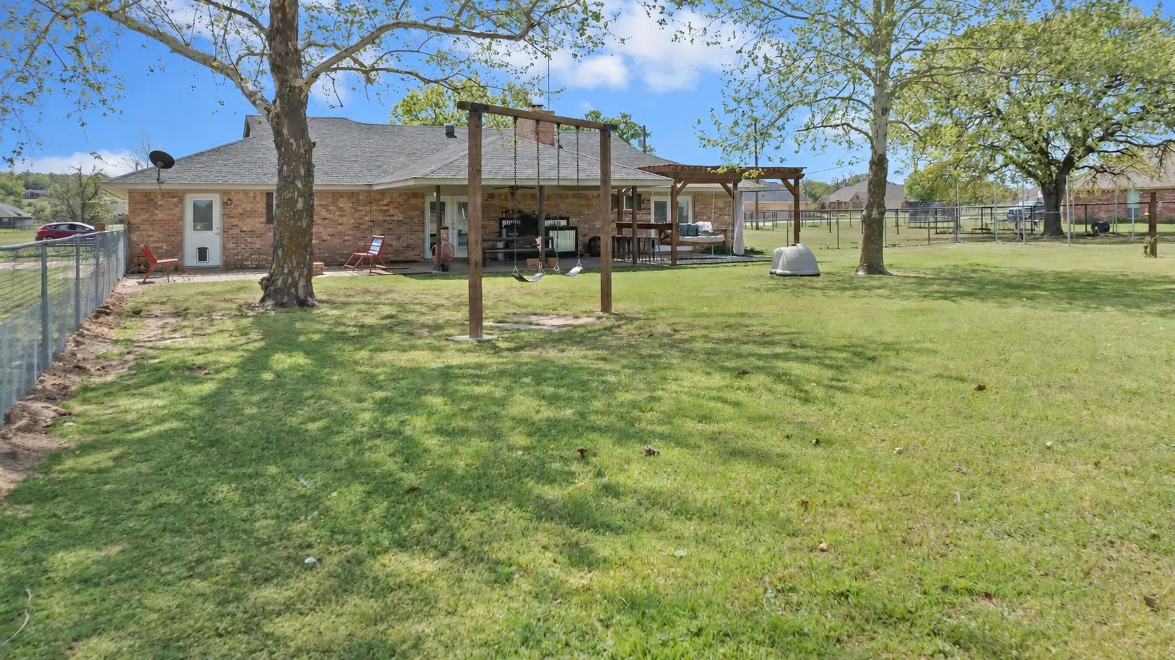 Single Family Residence For Sale in Parker County , 106 Vineyard Street, Weatherford, Texas 76087, 3 Bedroom, 2 Bathroom, 2 Garage spaces, 1,790 Sqft, built in 1978, mls#21387486, Real Estate Agent in Weatherford, Homes For Sale in Parker county, Homes For Sale in Weatherford, Realtor in Weatherford Texas, Real Estate Brokerage Independent Realty Texas, Luminita Cordes Realtor