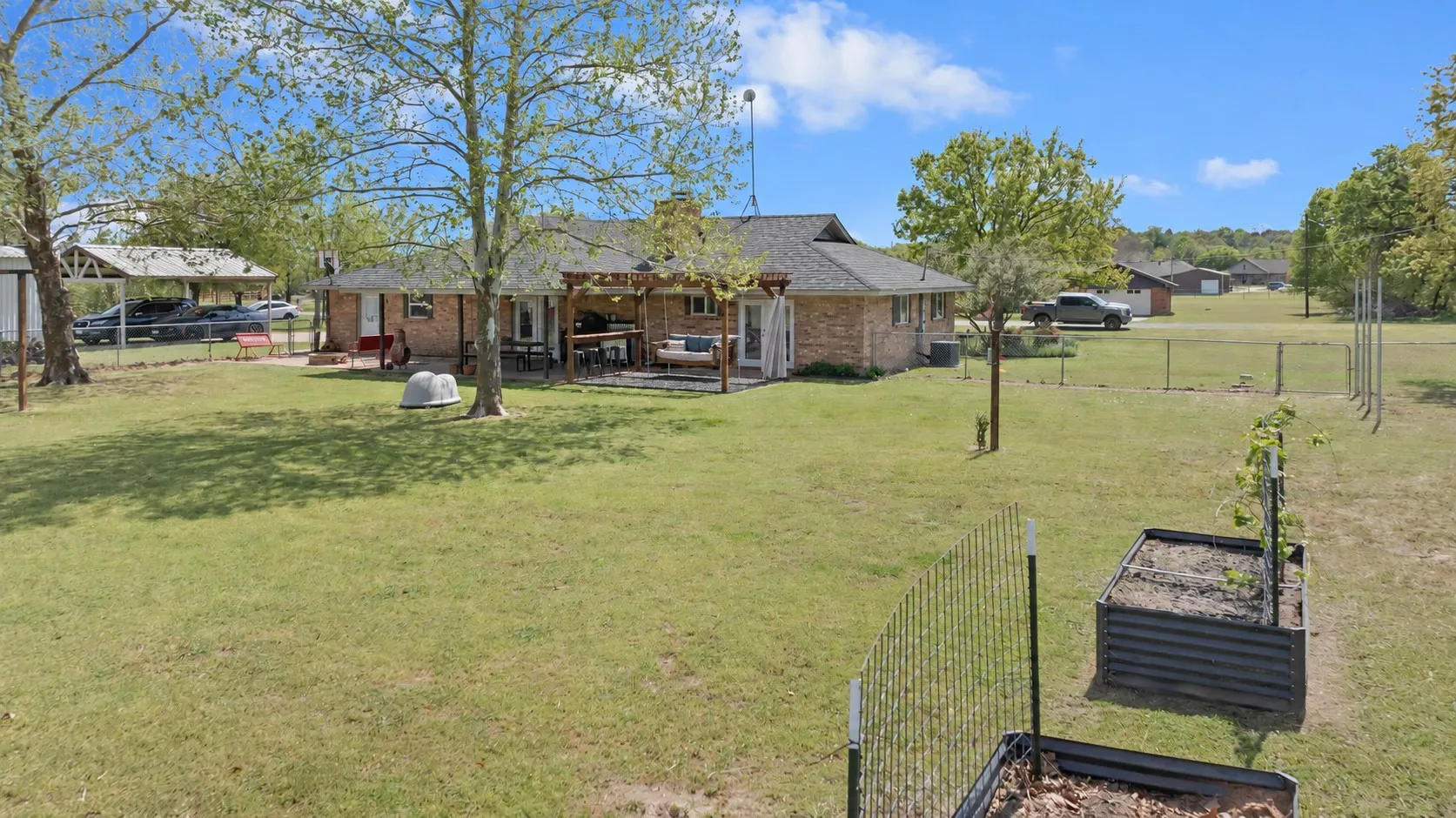 Single Family Residence For Sale in Parker County , 106 Vineyard Street, Weatherford, Texas 76087, 3 Bedroom, 2 Bathroom, 2 Garage spaces, 1,790 Sqft, built in 1978, mls#21387486, Real Estate Agent in Weatherford, Homes For Sale in Parker county, Homes For Sale in Weatherford, Realtor in Weatherford Texas, Real Estate Brokerage Independent Realty Texas, Luminita Cordes Realtor