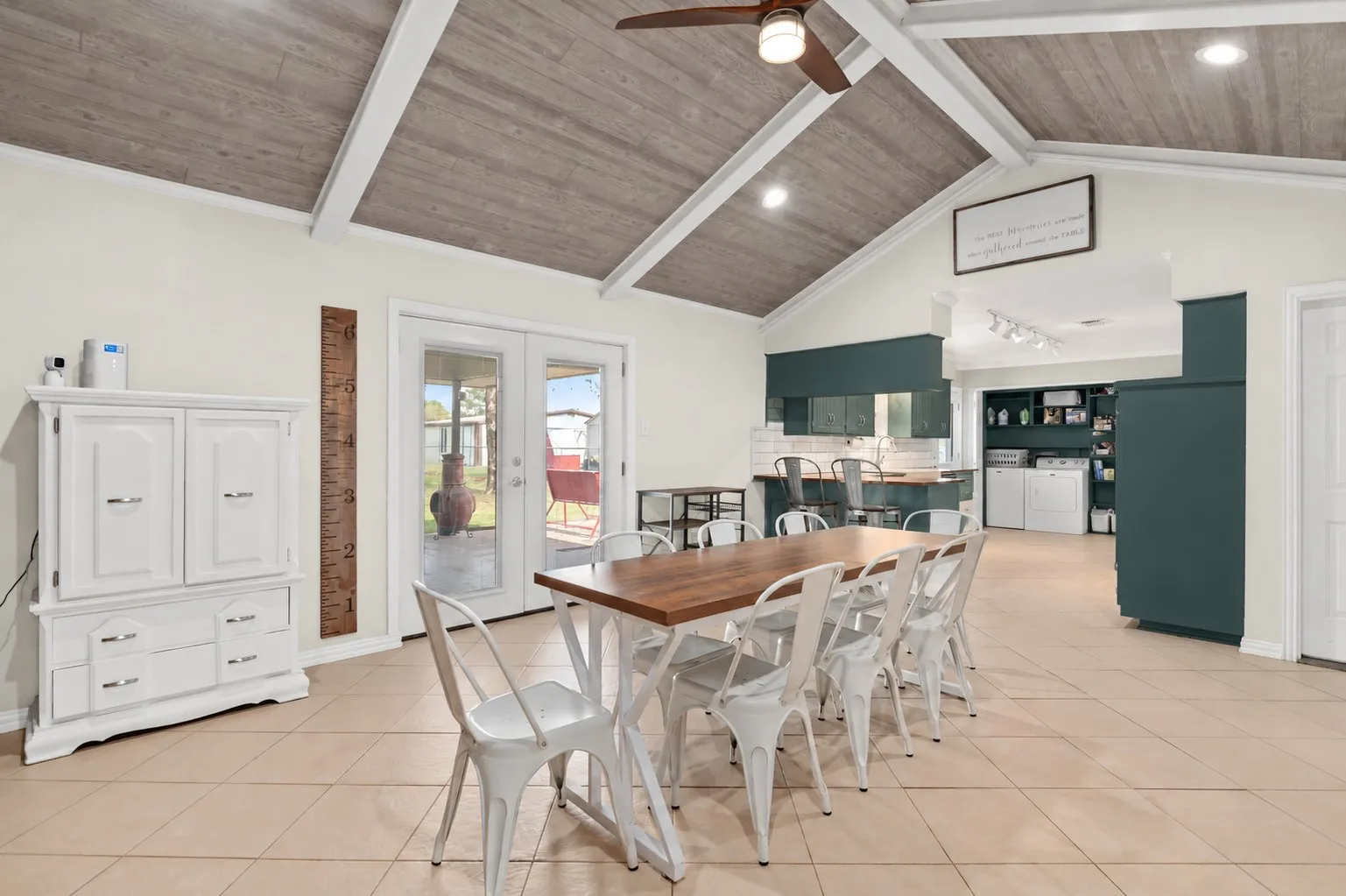 Single Family Residence For Sale in Parker County , 106 Vineyard Street, Weatherford, Texas 76087, 3 Bedroom, 2 Bathroom, 2 Garage spaces, 1,790 Sqft, built in 1978, mls#21387486, Real Estate Agent in Weatherford, Homes For Sale in Parker county, Homes For Sale in Weatherford, Realtor in Weatherford Texas, Real Estate Brokerage Independent Realty Texas, Luminita Cordes Realtor