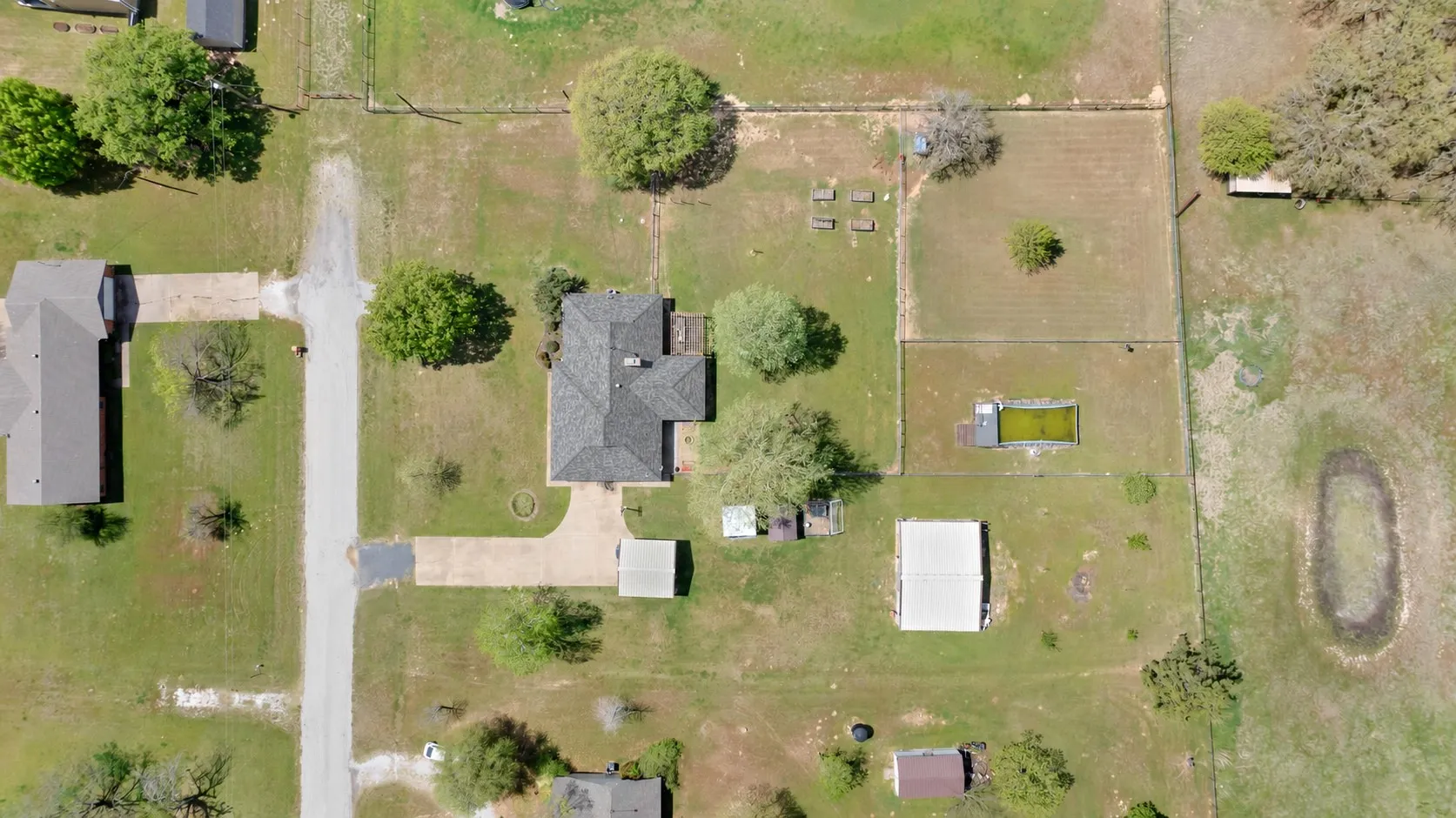 Single Family Residence For Sale in Parker County , 106 Vineyard Street, Weatherford, Texas 76087, 3 Bedroom, 2 Bathroom, 2 Garage spaces, 1,790 Sqft, built in 1978, mls#21387486, Real Estate Agent in Weatherford, Homes For Sale in Parker county, Homes For Sale in Weatherford, Realtor in Weatherford Texas, Real Estate Brokerage Independent Realty Texas, Luminita Cordes Realtor