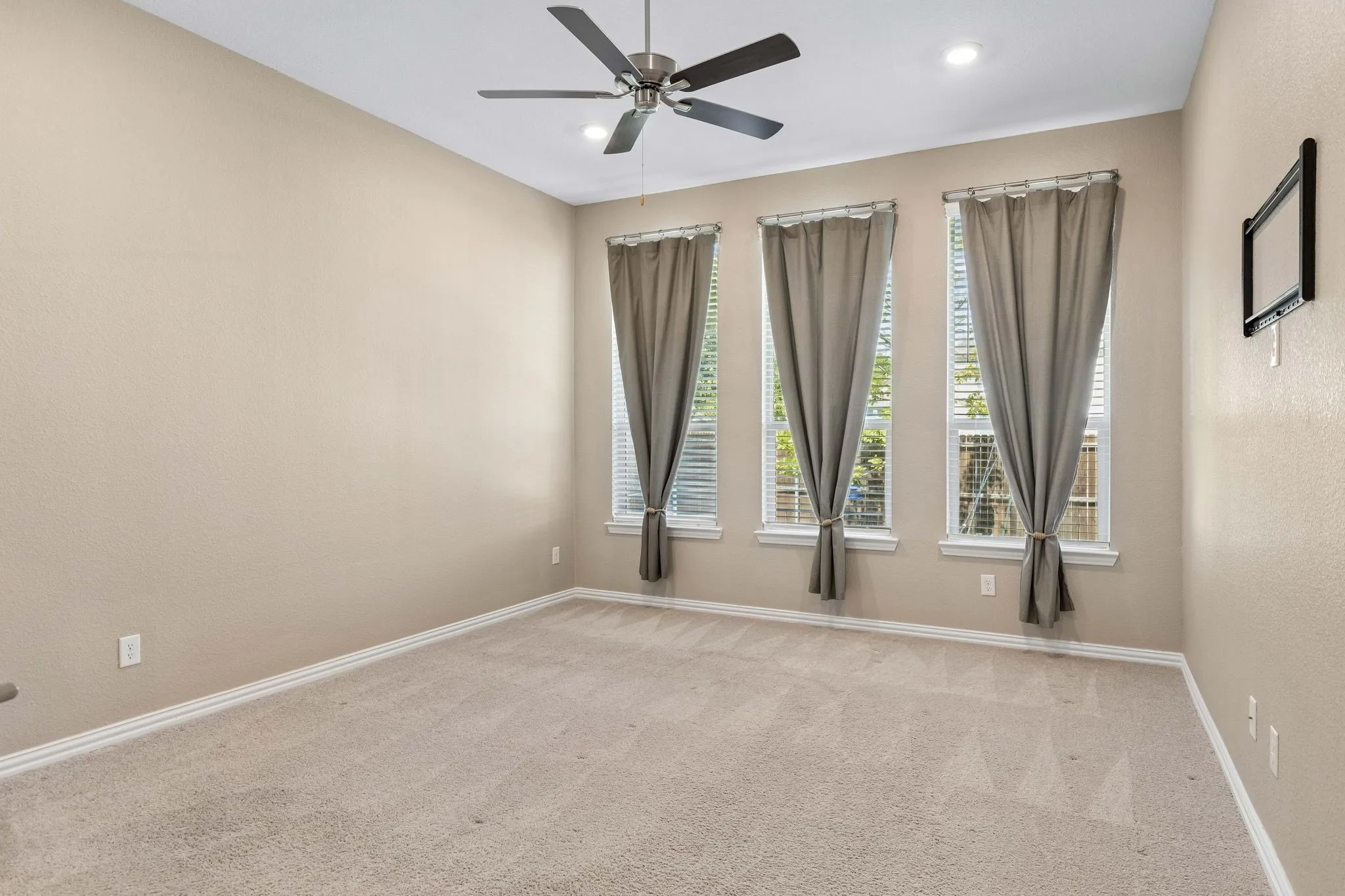 Single Family Residence For Sale in Collin County , 3400 Swift Fox Way, Mc Kinney, Texas 75071, 4 Bedroom, 4 Bathroom, 2 Garage spaces, 3,103 Sqft, built in 2023, mls#21388494, Real Estate Agent in Mc Kinney, Homes For Sale in Collin county, Homes For Sale in Mc Kinney, Realtor in Mc Kinney Texas, Real Estate Brokerage Independent Realty Texas, Luminita Cordes Realtor
