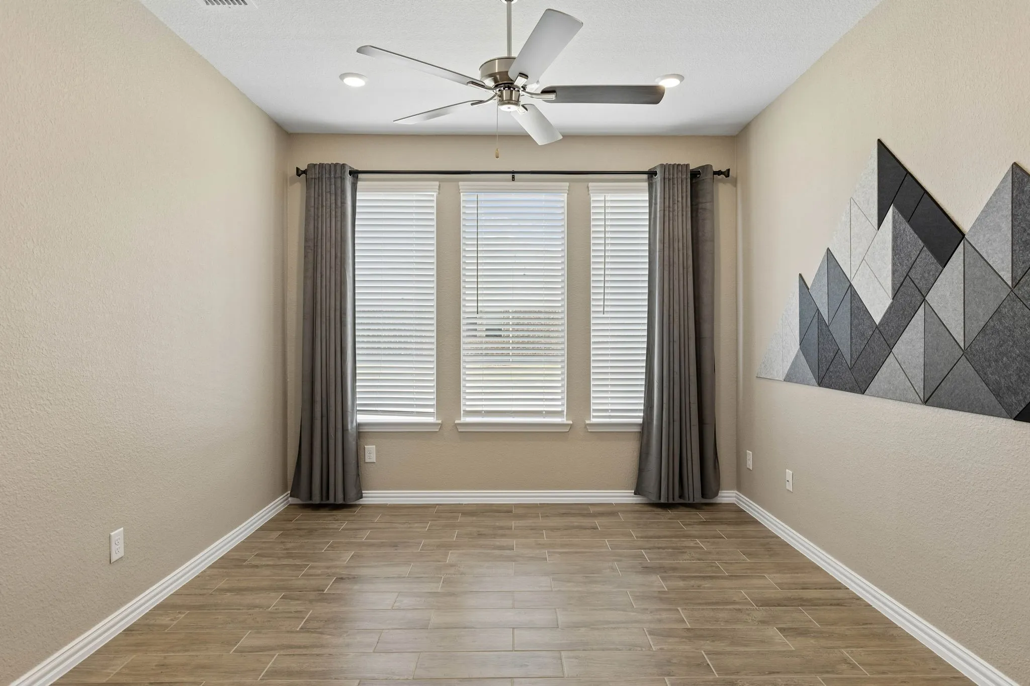 Single Family Residence For Sale in Collin County , 3400 Swift Fox Way, Mc Kinney, Texas 75071, 4 Bedroom, 4 Bathroom, 2 Garage spaces, 3,103 Sqft, built in 2023, mls#21388494, Real Estate Agent in Mc Kinney, Homes For Sale in Collin county, Homes For Sale in Mc Kinney, Realtor in Mc Kinney Texas, Real Estate Brokerage Independent Realty Texas, Luminita Cordes Realtor
