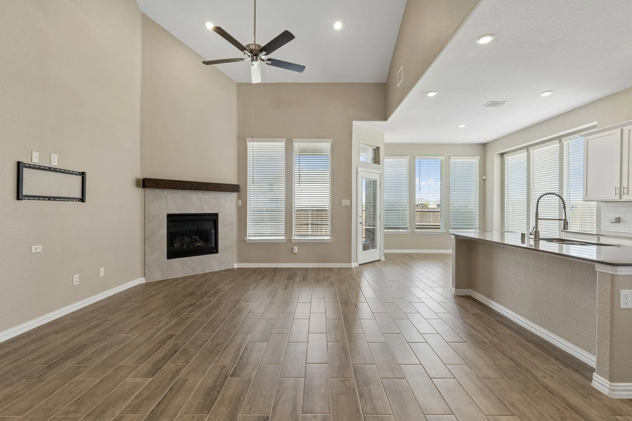 Single Family Residence For Sale in Collin County , 3400 Swift Fox Way, Mc Kinney, Texas 75071, 4 Bedroom, 4 Bathroom, 2 Garage spaces, 3,103 Sqft, built in 2023, mls#21388494, Real Estate Agent in Mc Kinney, Homes For Sale in Collin county, Homes For Sale in Mc Kinney, Realtor in Mc Kinney Texas, Real Estate Brokerage Independent Realty Texas, Luminita Cordes Realtor
